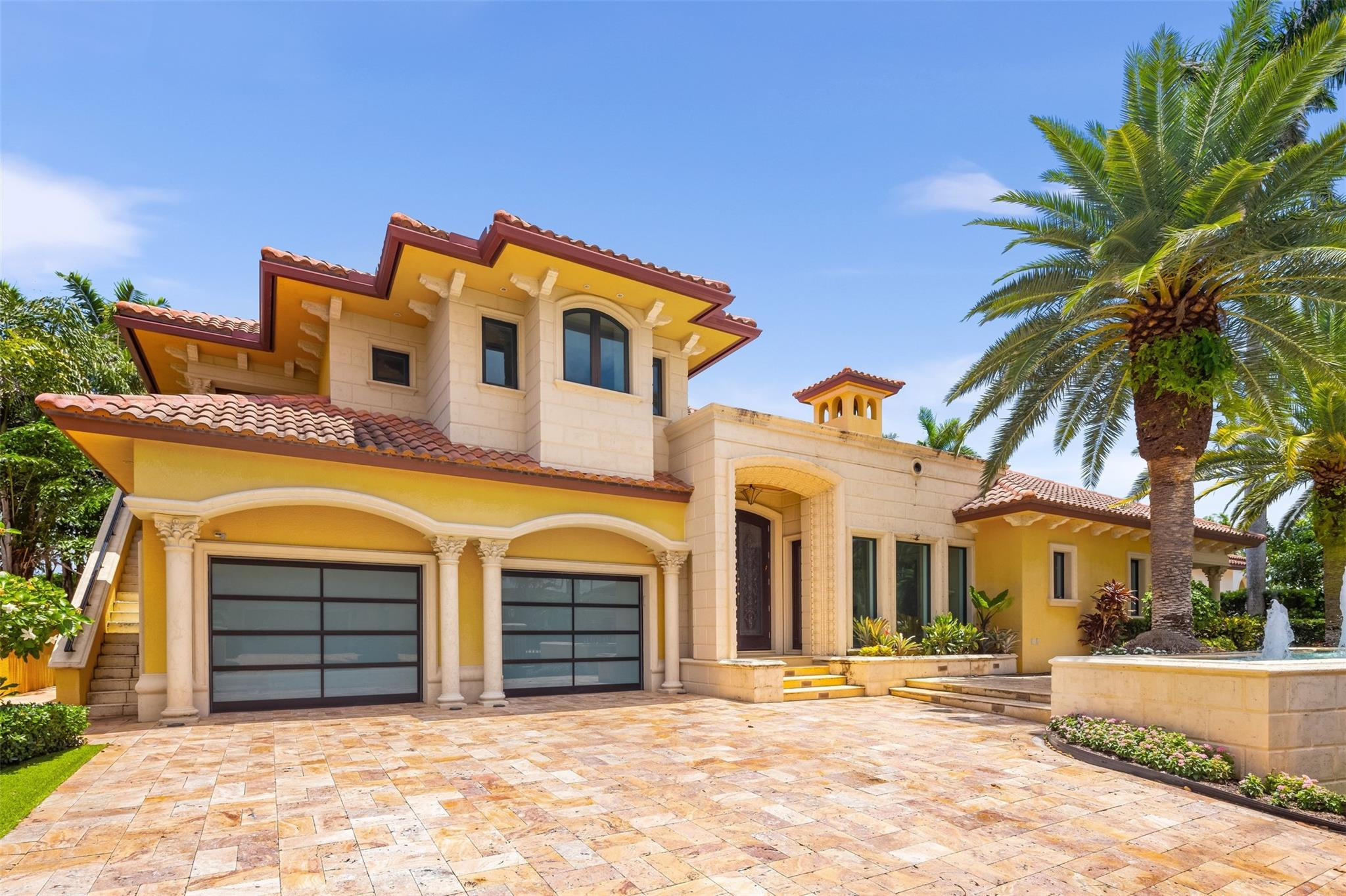 700 Royal Plaza Drive