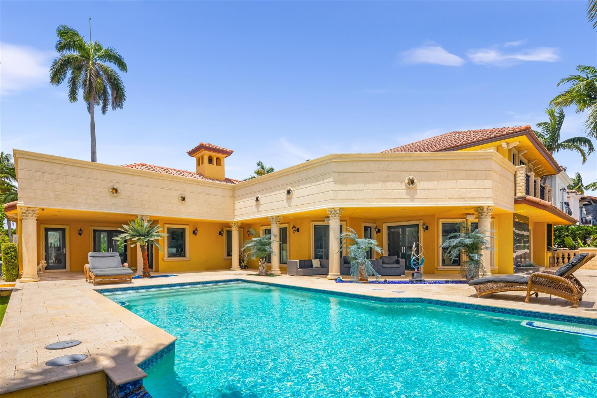 700 Royal Plaza Drive