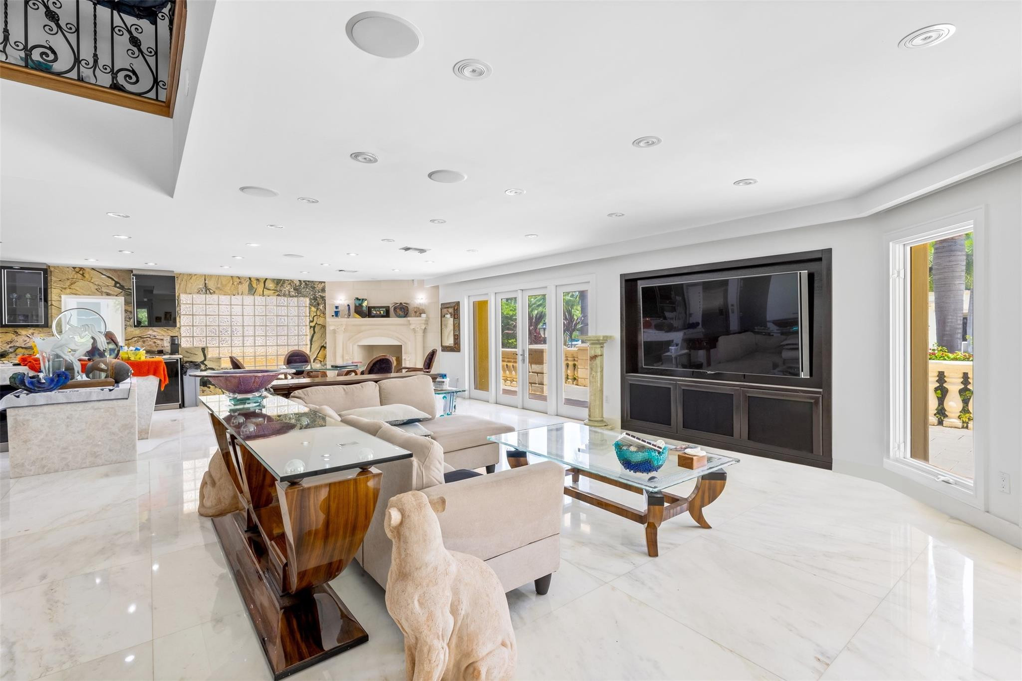 700 Royal Plaza Drive