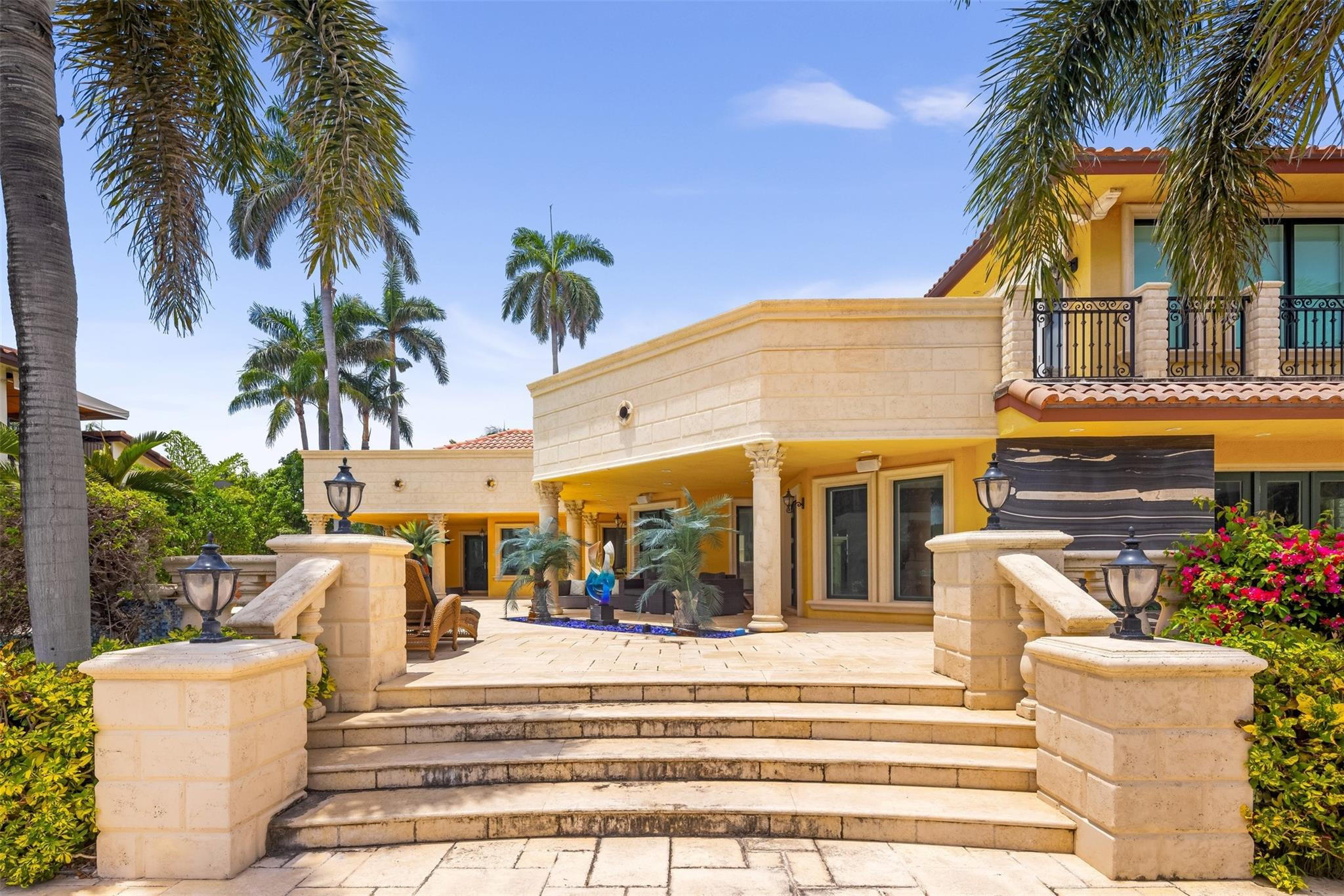 700 Royal Plaza Drive