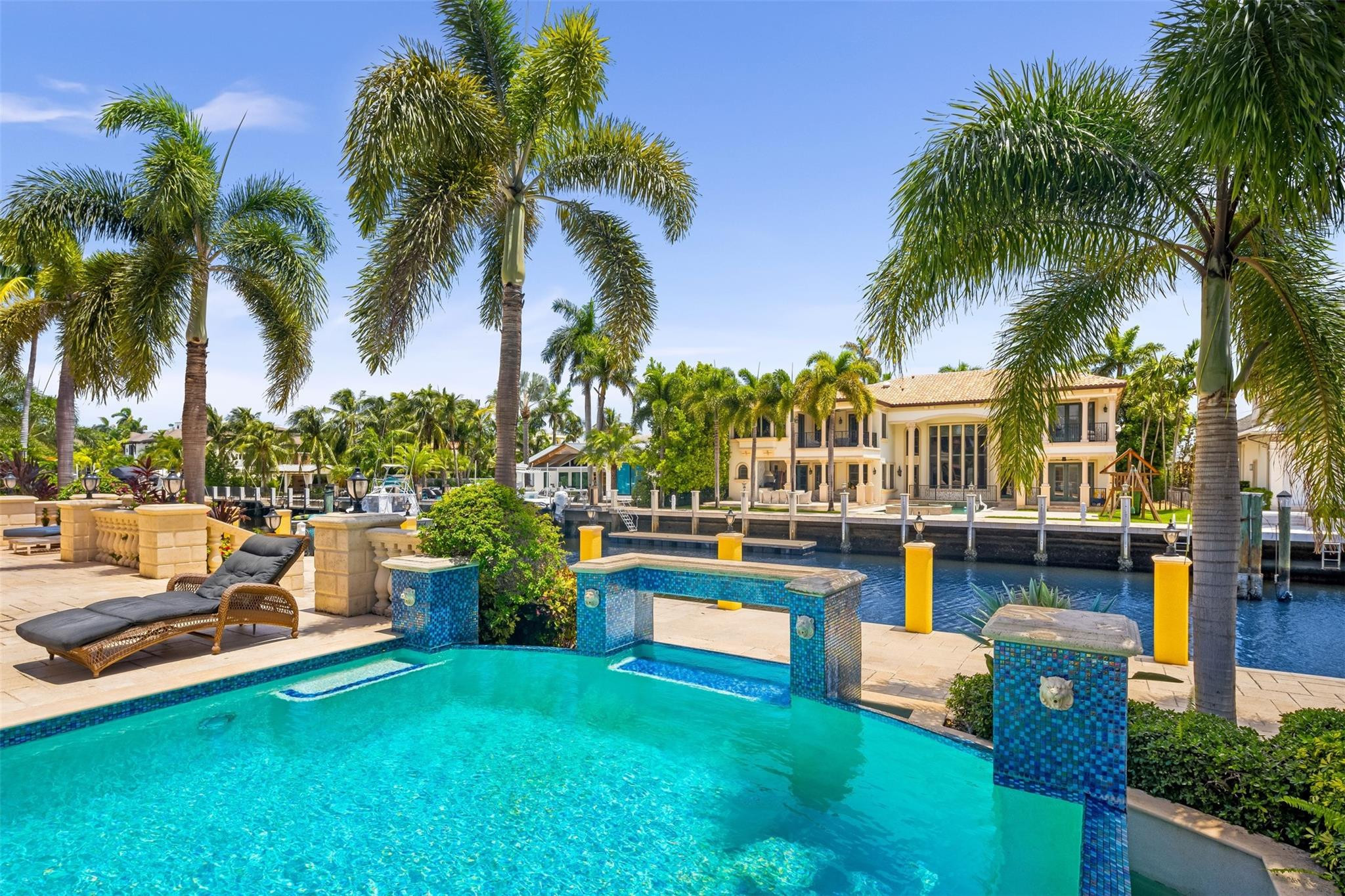 700 Royal Plaza Drive