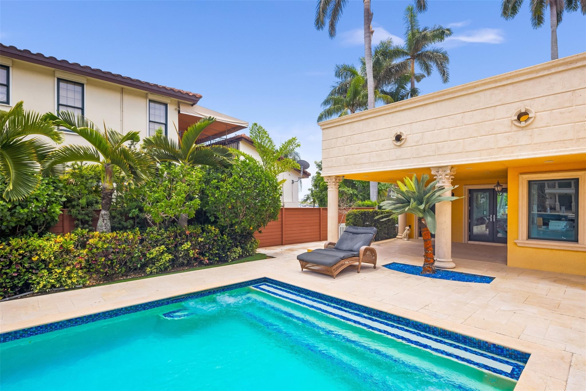 700 Royal Plaza Drive