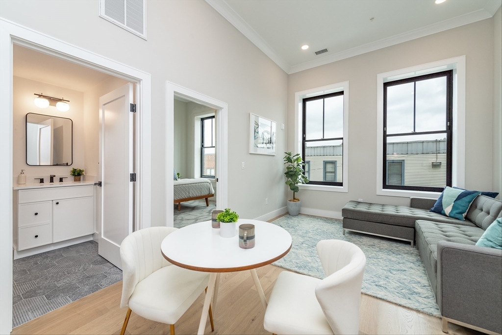 4-8 Franklin Street # 201