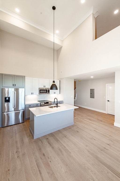 4-8 Franklin Street # 402