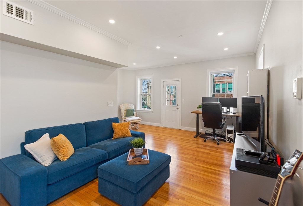 24 Winthrop St # 2