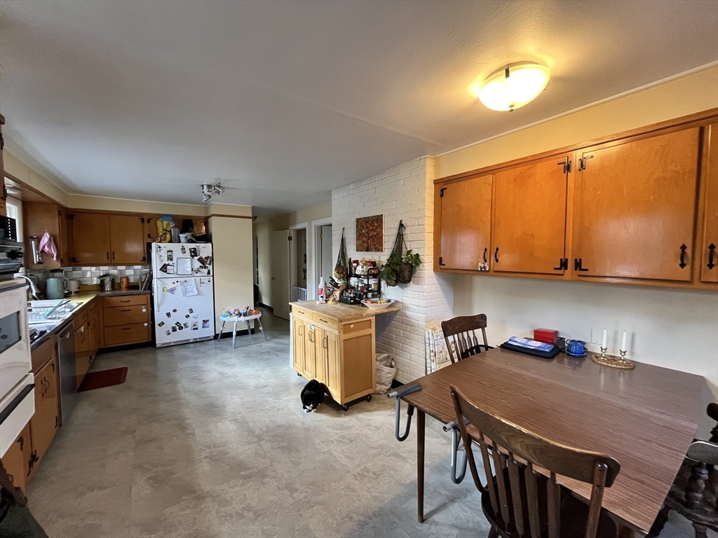 2 Robken Road
