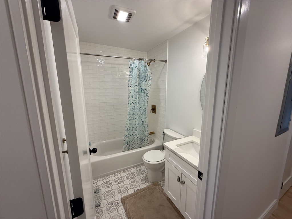 138 Centre St # 3