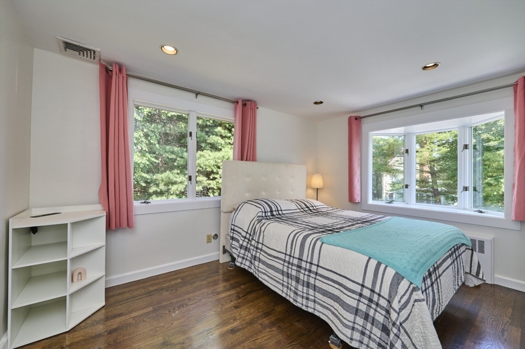 20 Kenrick St