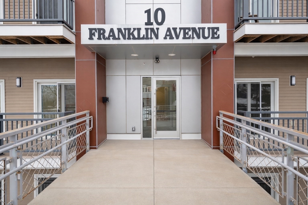10 Franklin Ave # 406