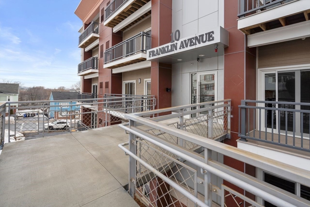 10 Franklin Ave # 406
