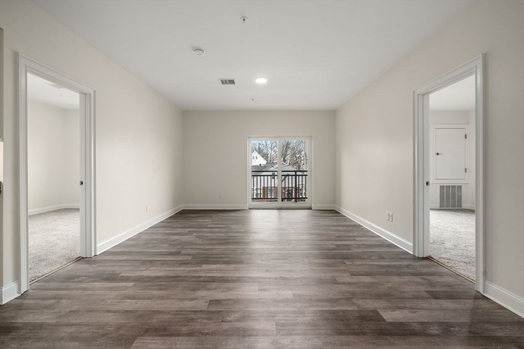 10 Franklin Ave # 406