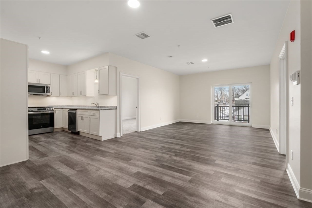 10 Franklin Ave # 406