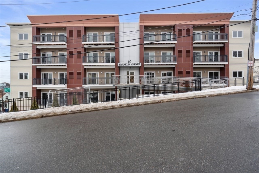 10 Franklin Ave # 406