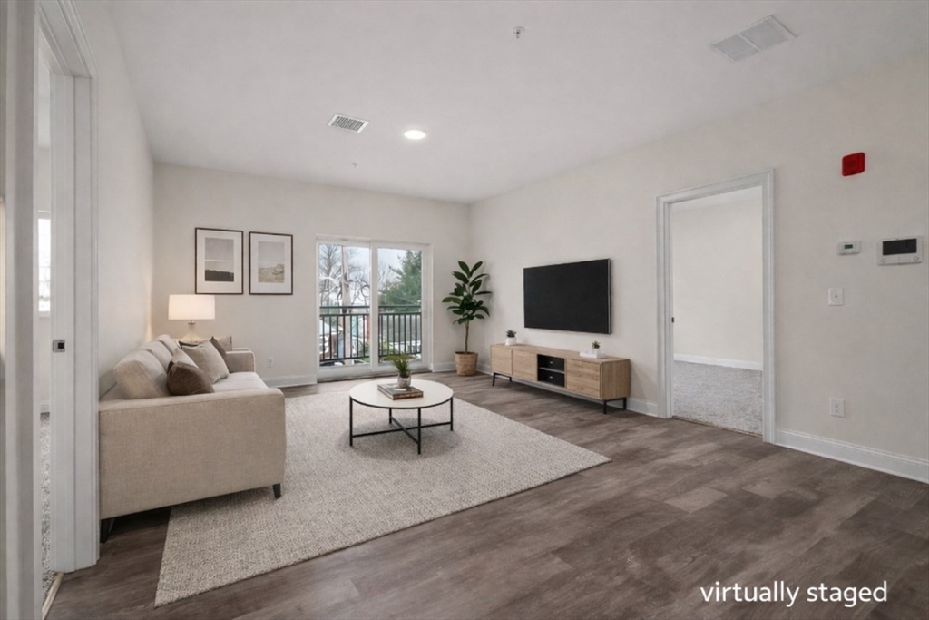 10 Franklin Ave # 406