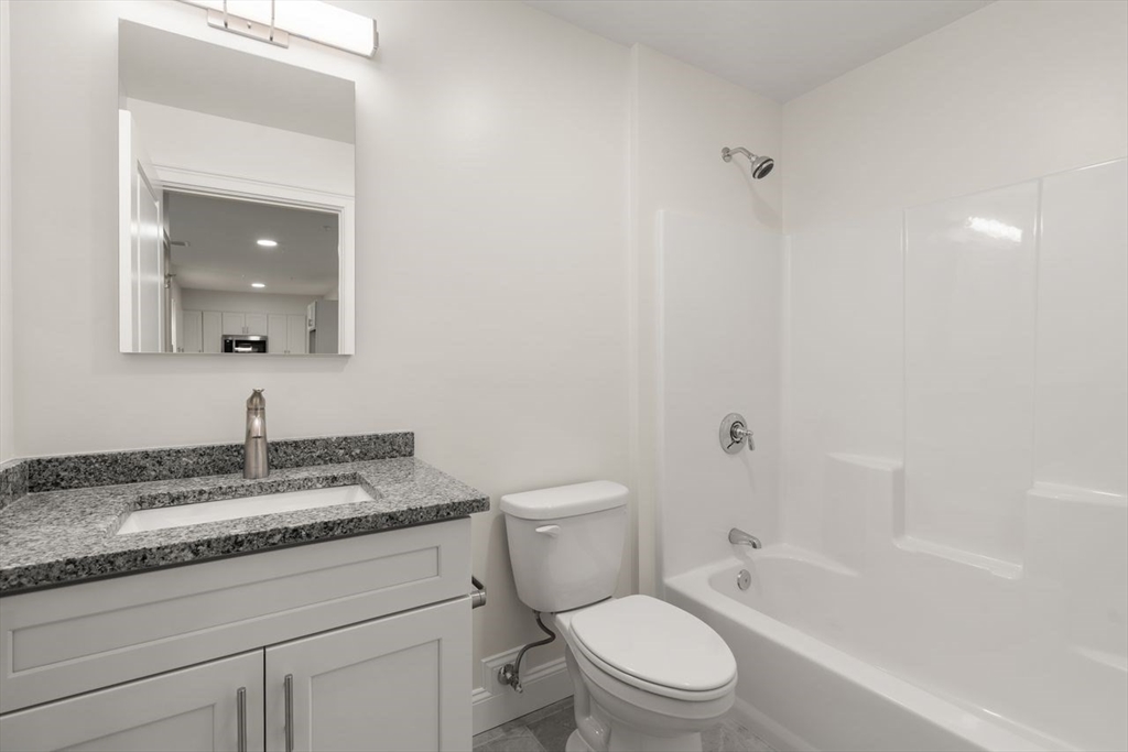 10 Franklin Ave # 406