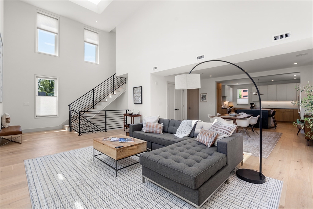 17 Smith Place