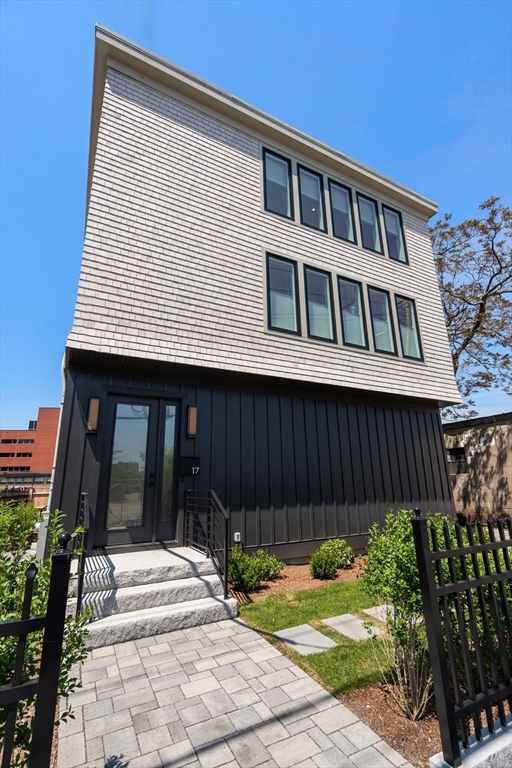 17 Smith Place