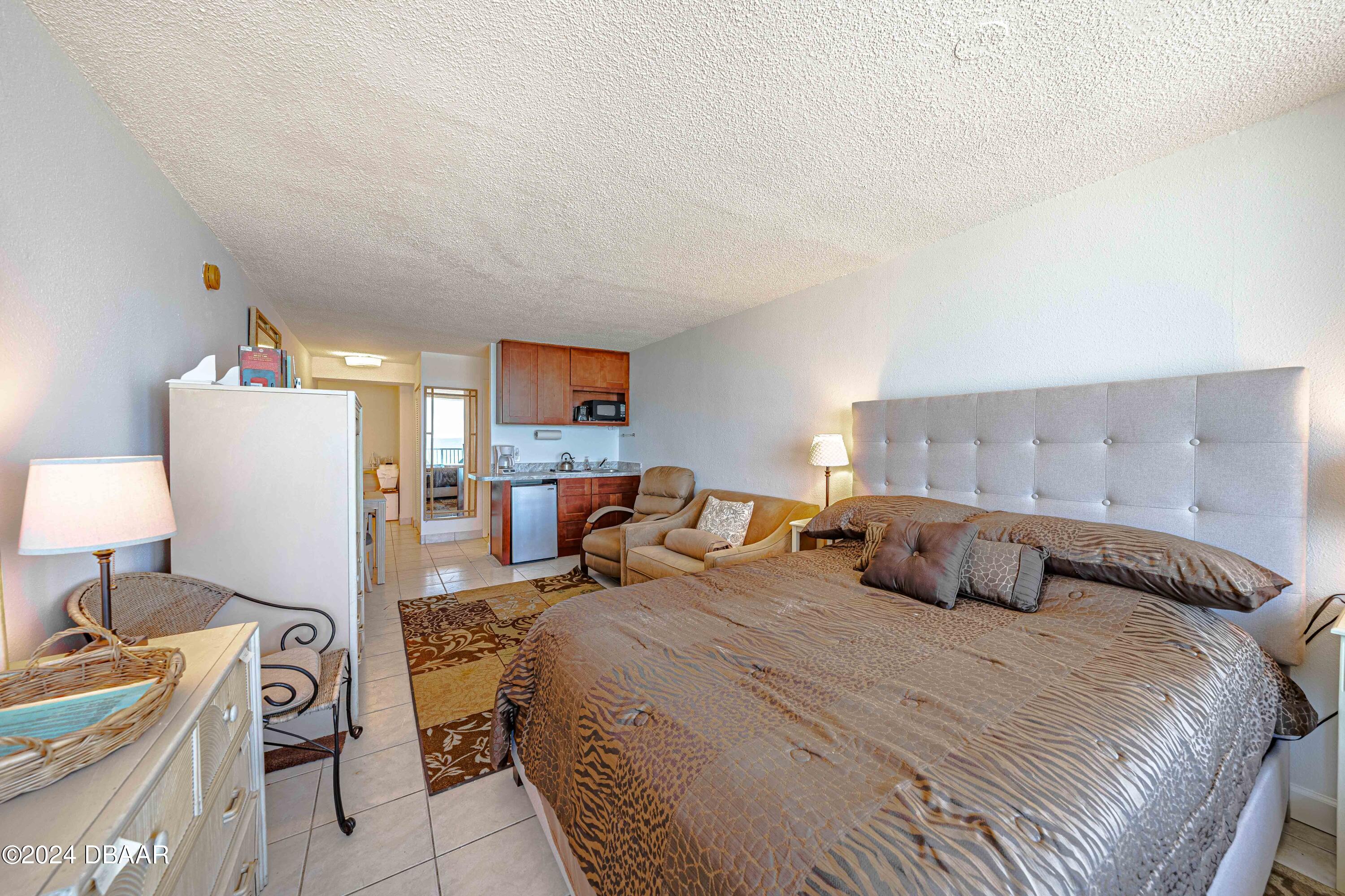 3501 S Atlantic Avenue, 305