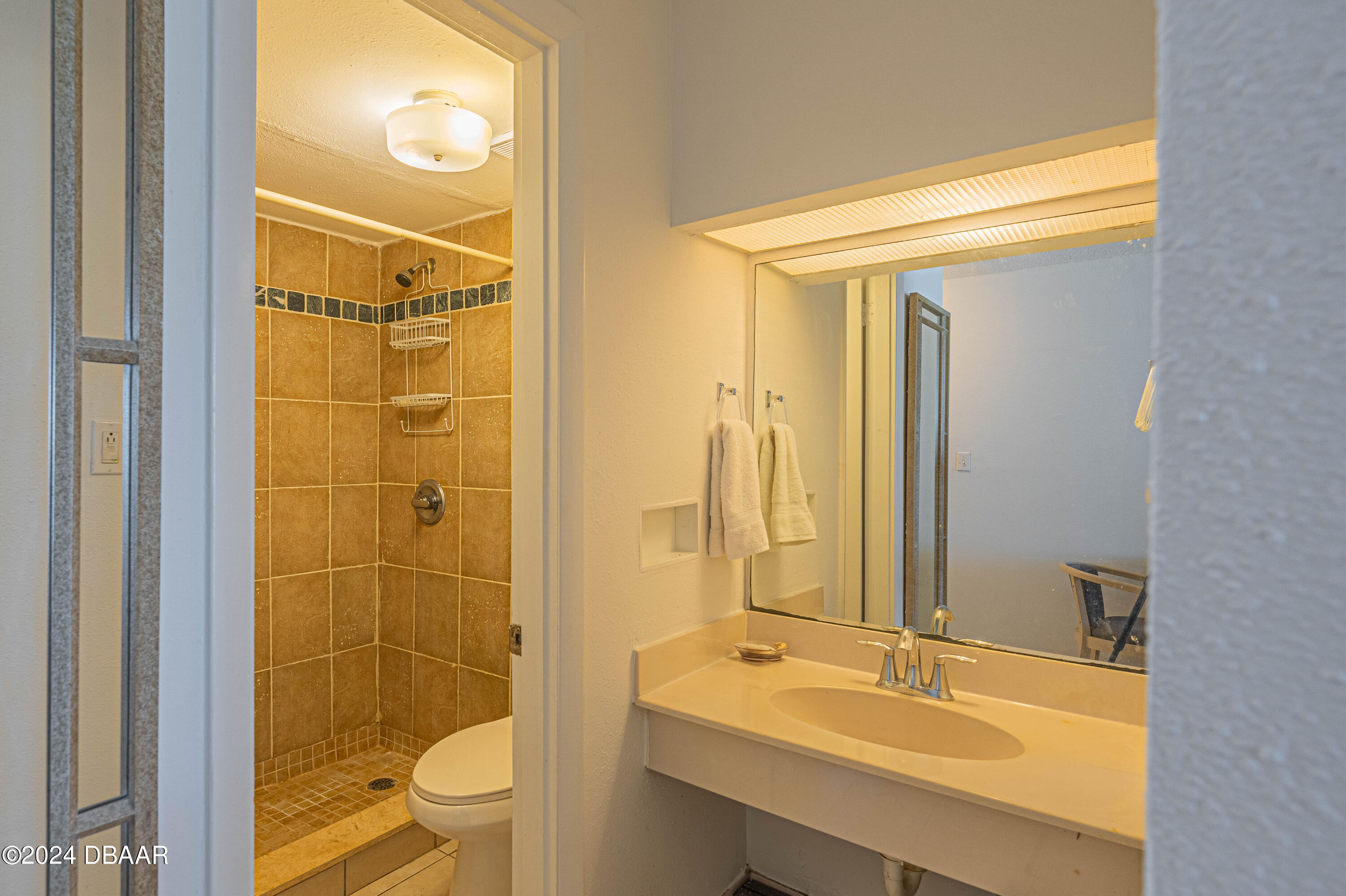 3501 S Atlantic Avenue, 305