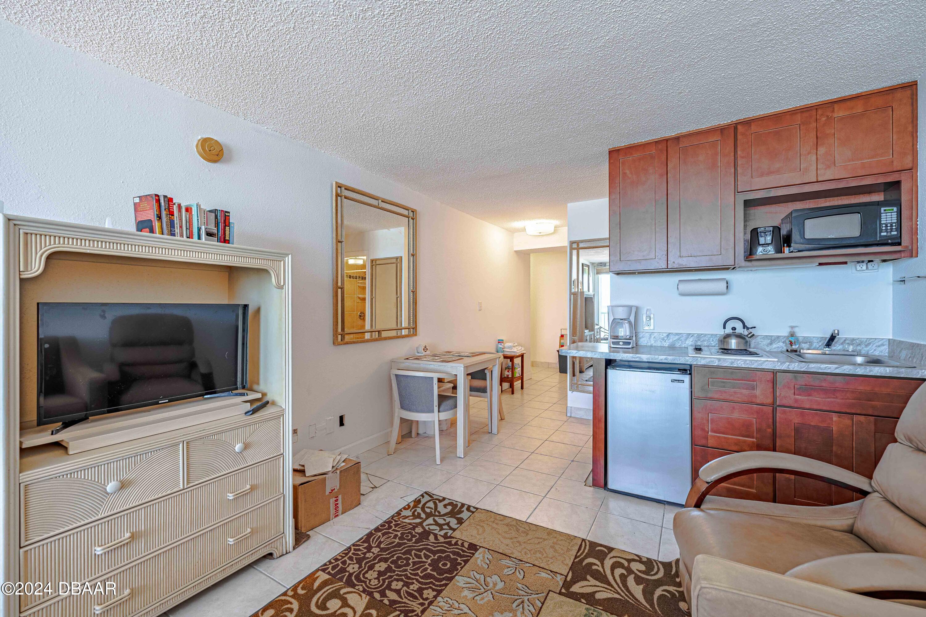 3501 S Atlantic Avenue, 305