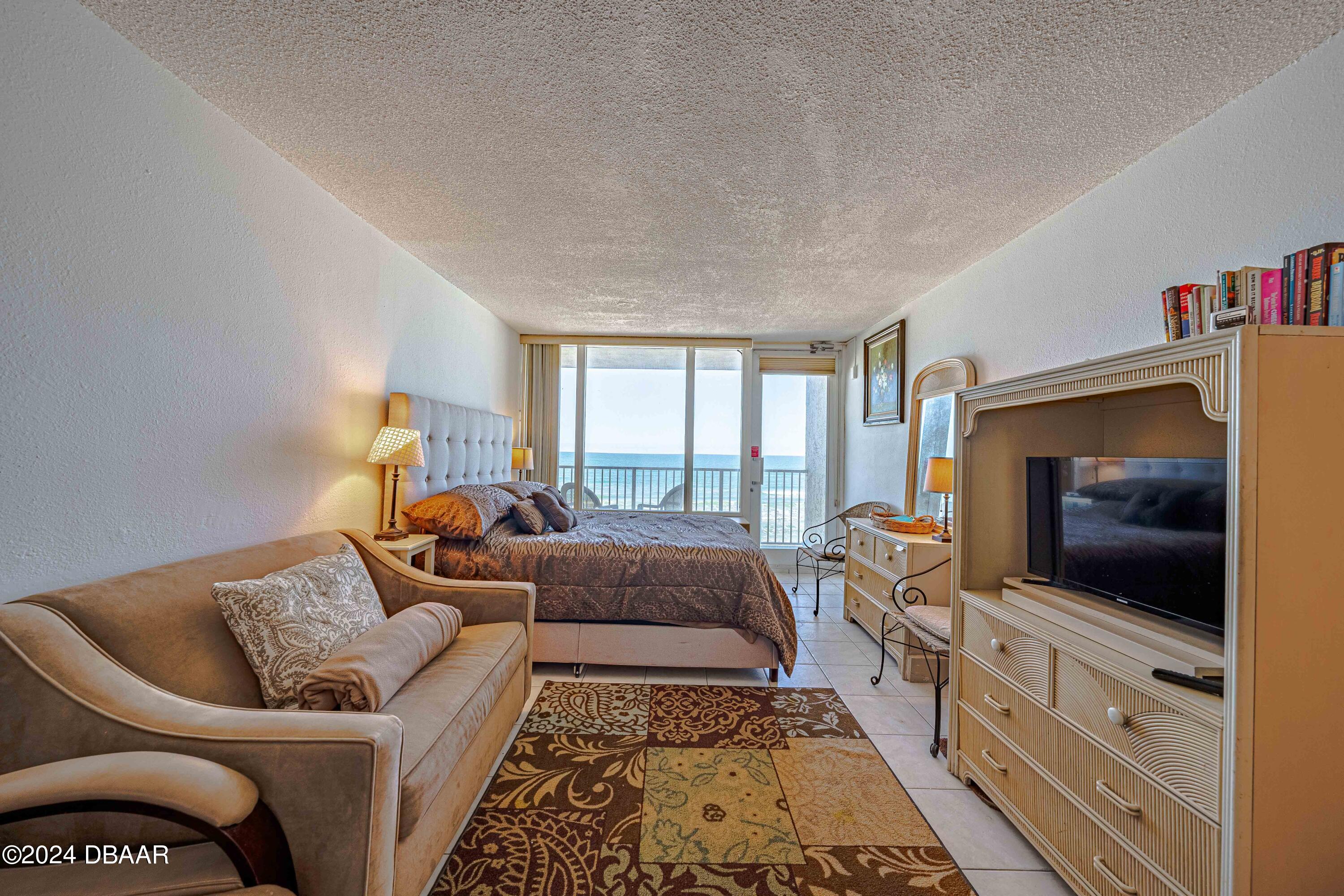 3501 S Atlantic Avenue, 305
