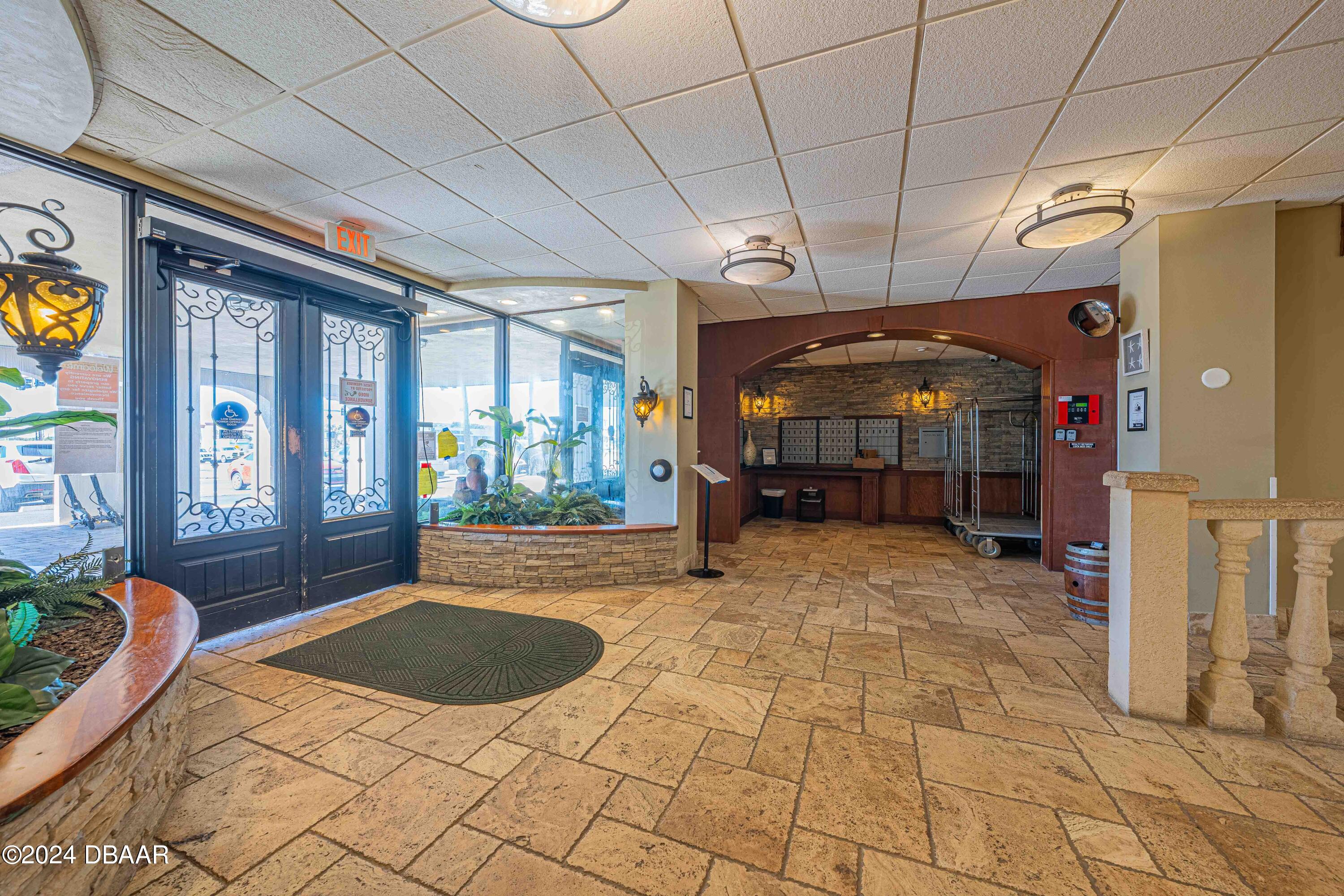 3501 S Atlantic Avenue, 305