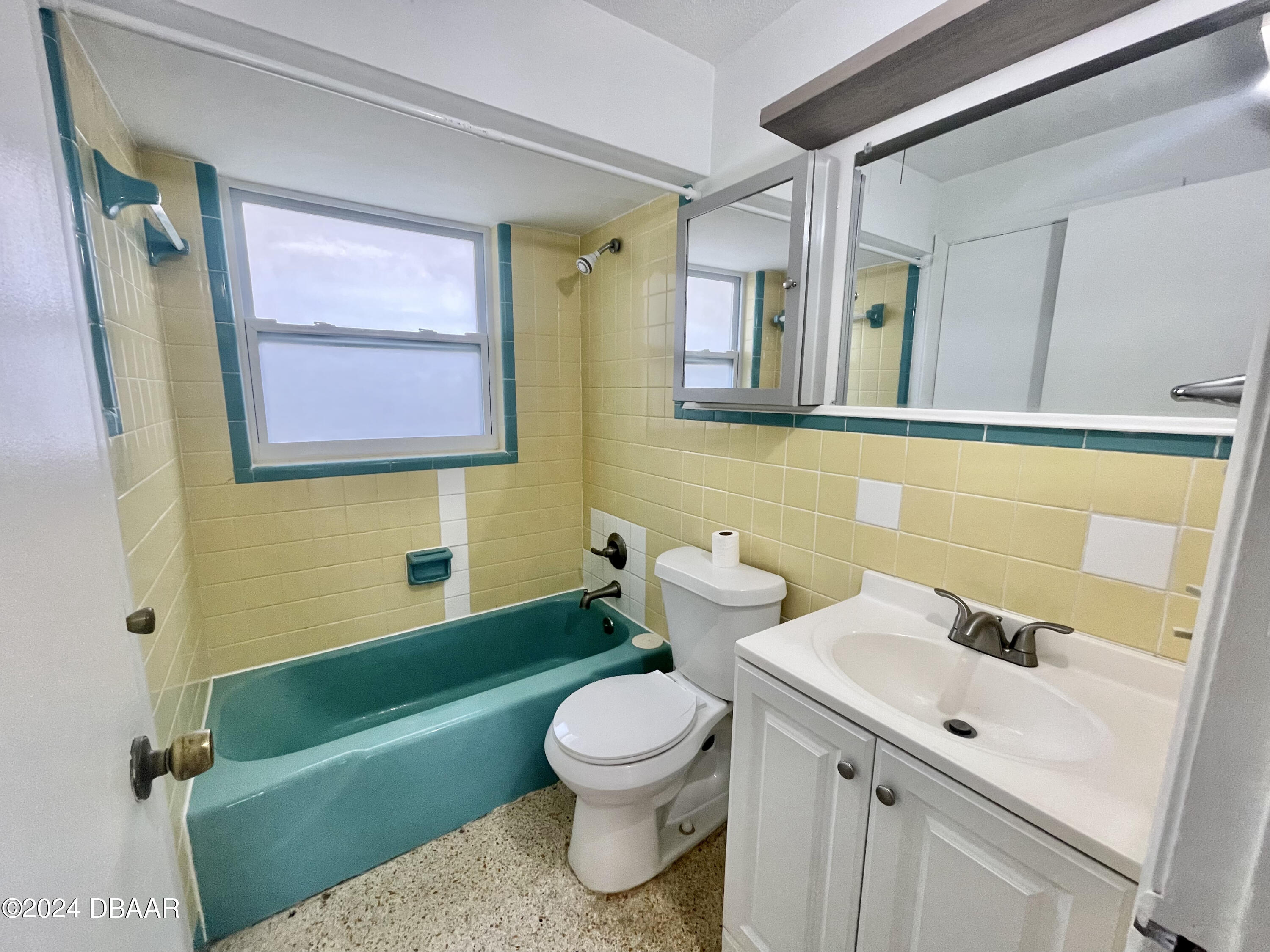 3864 S Atlantic Avenue, West