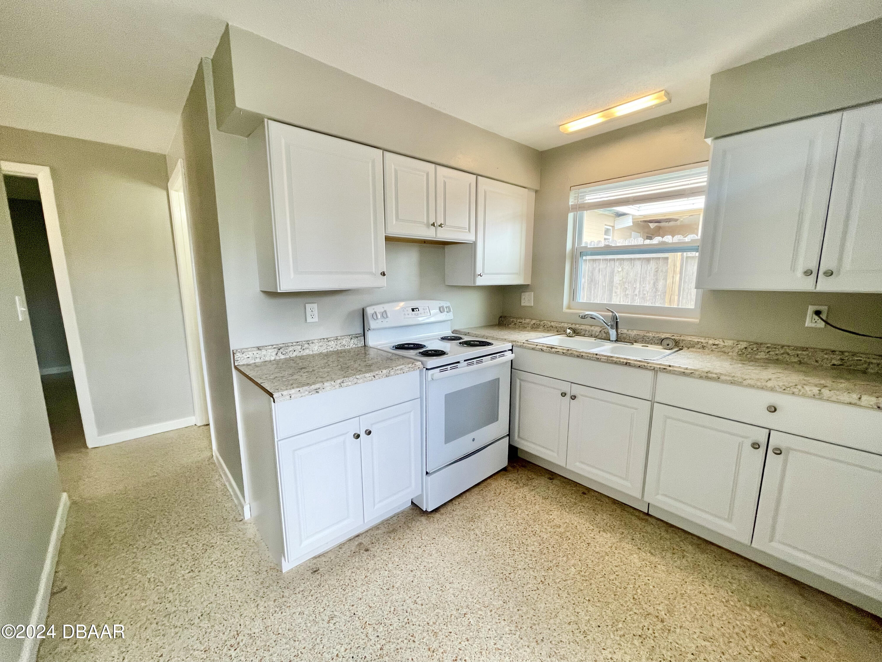 3864 S Atlantic Avenue, West