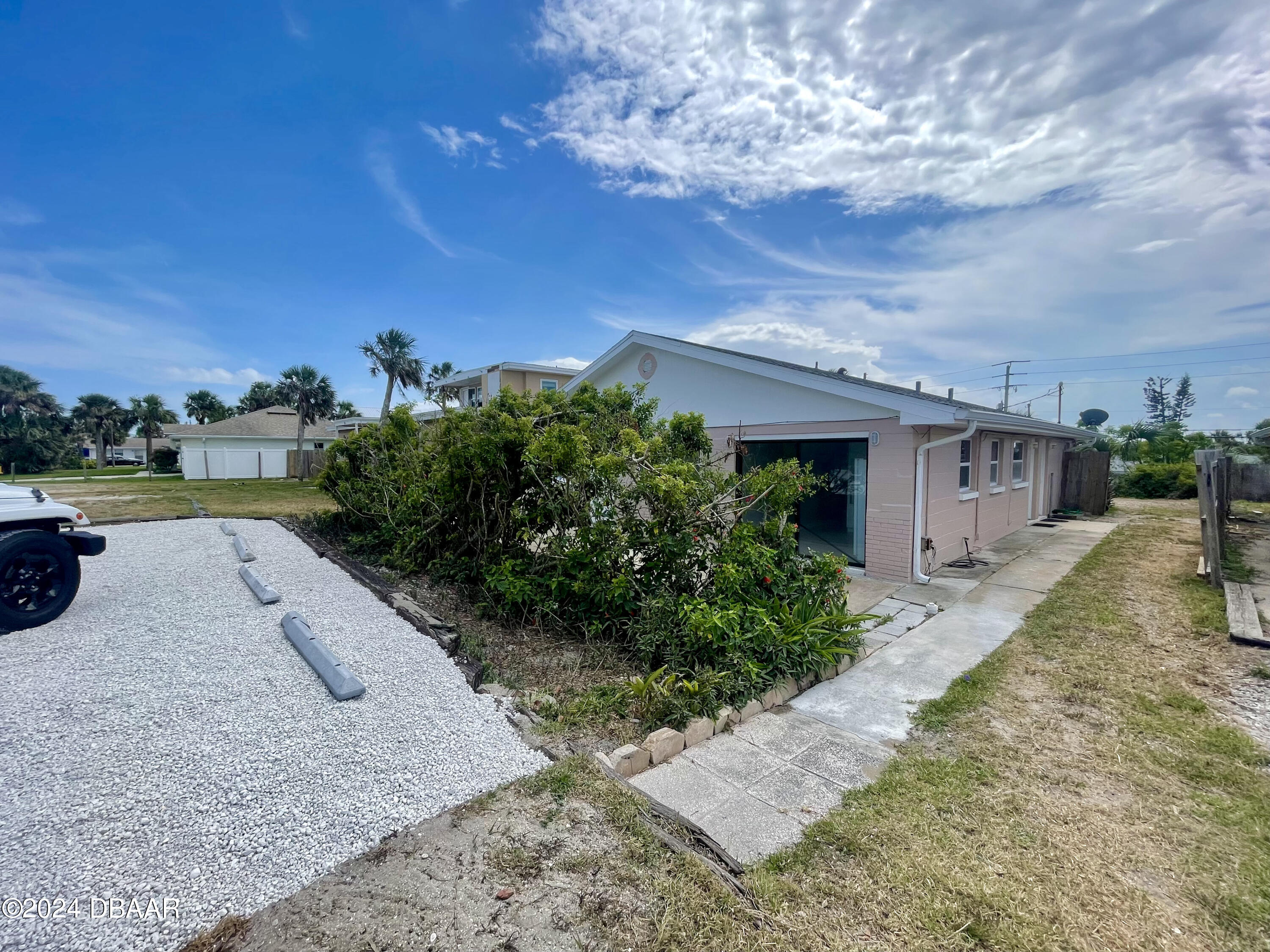 3864 S Atlantic Avenue, West