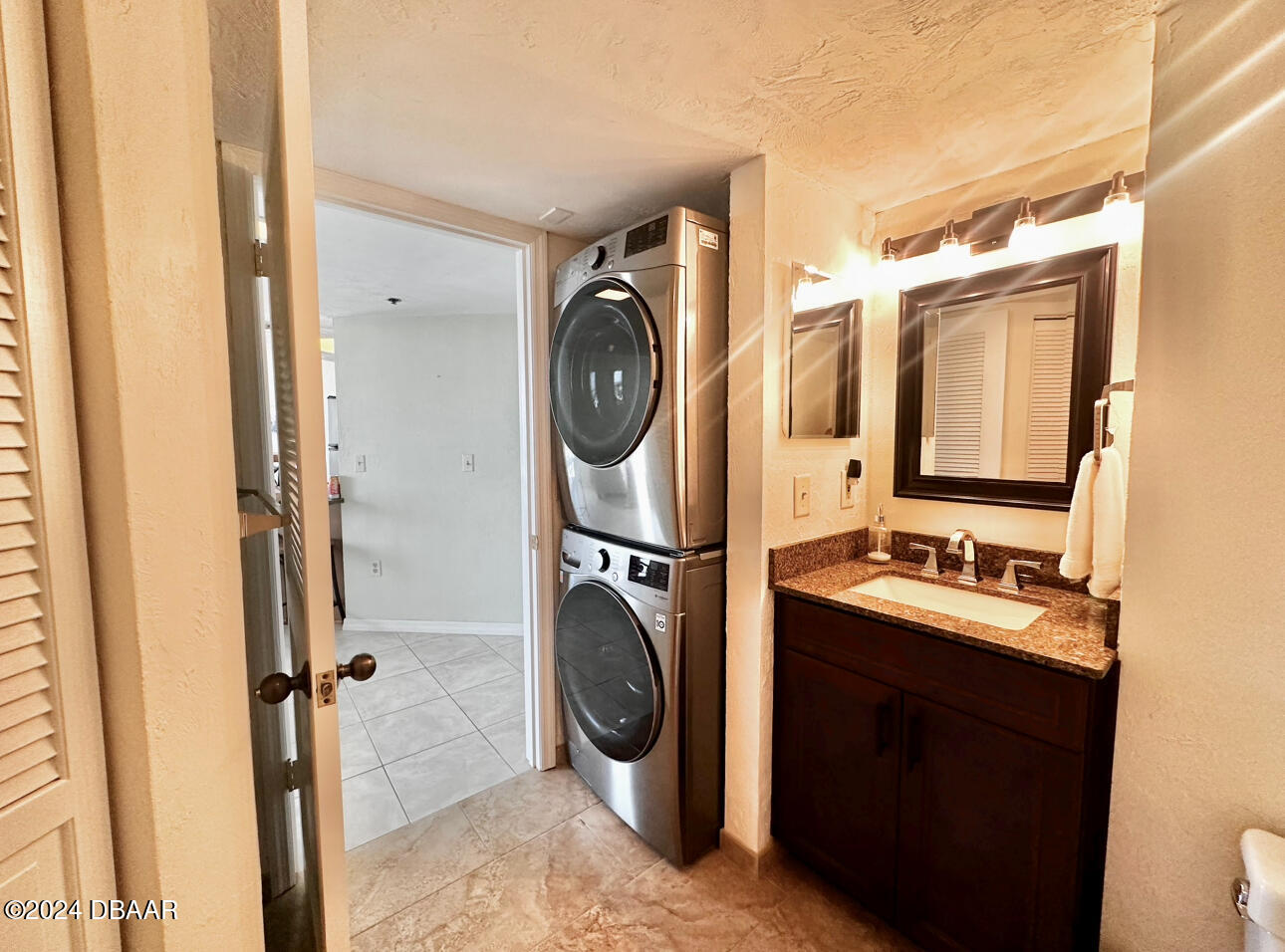 3013 S Atlantic Avenue, 7010