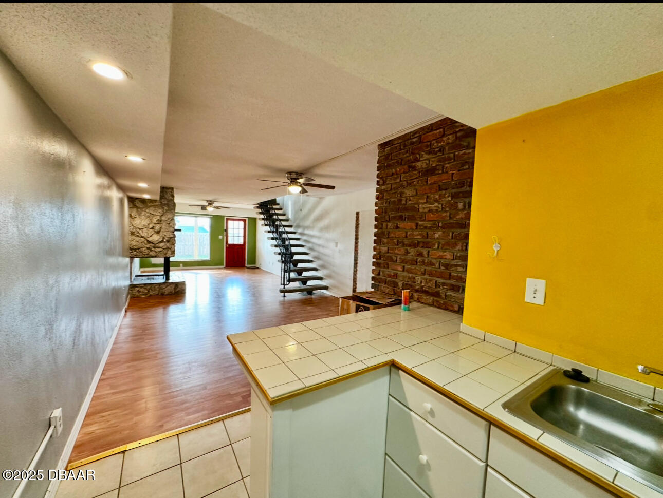 215 S Venetian Way, A
