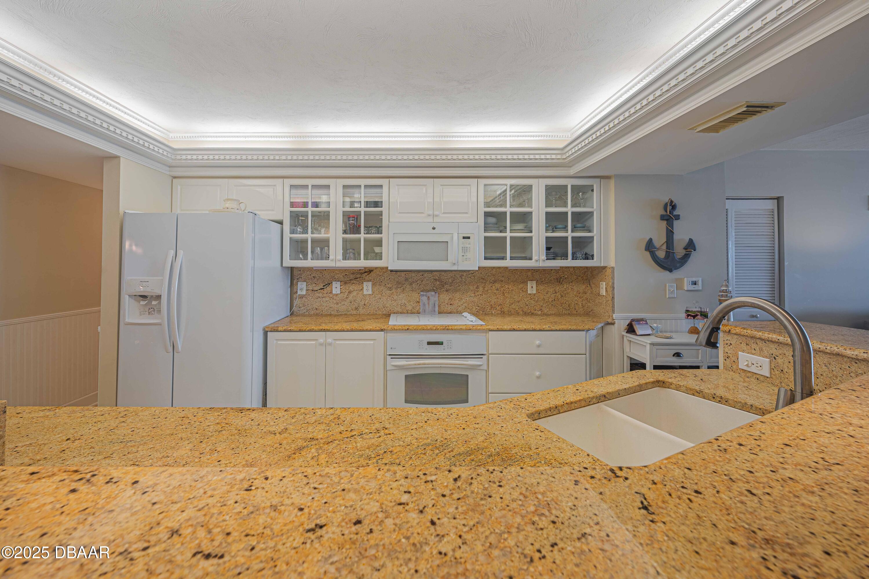 4631 S Atlantic Avenue, 8204