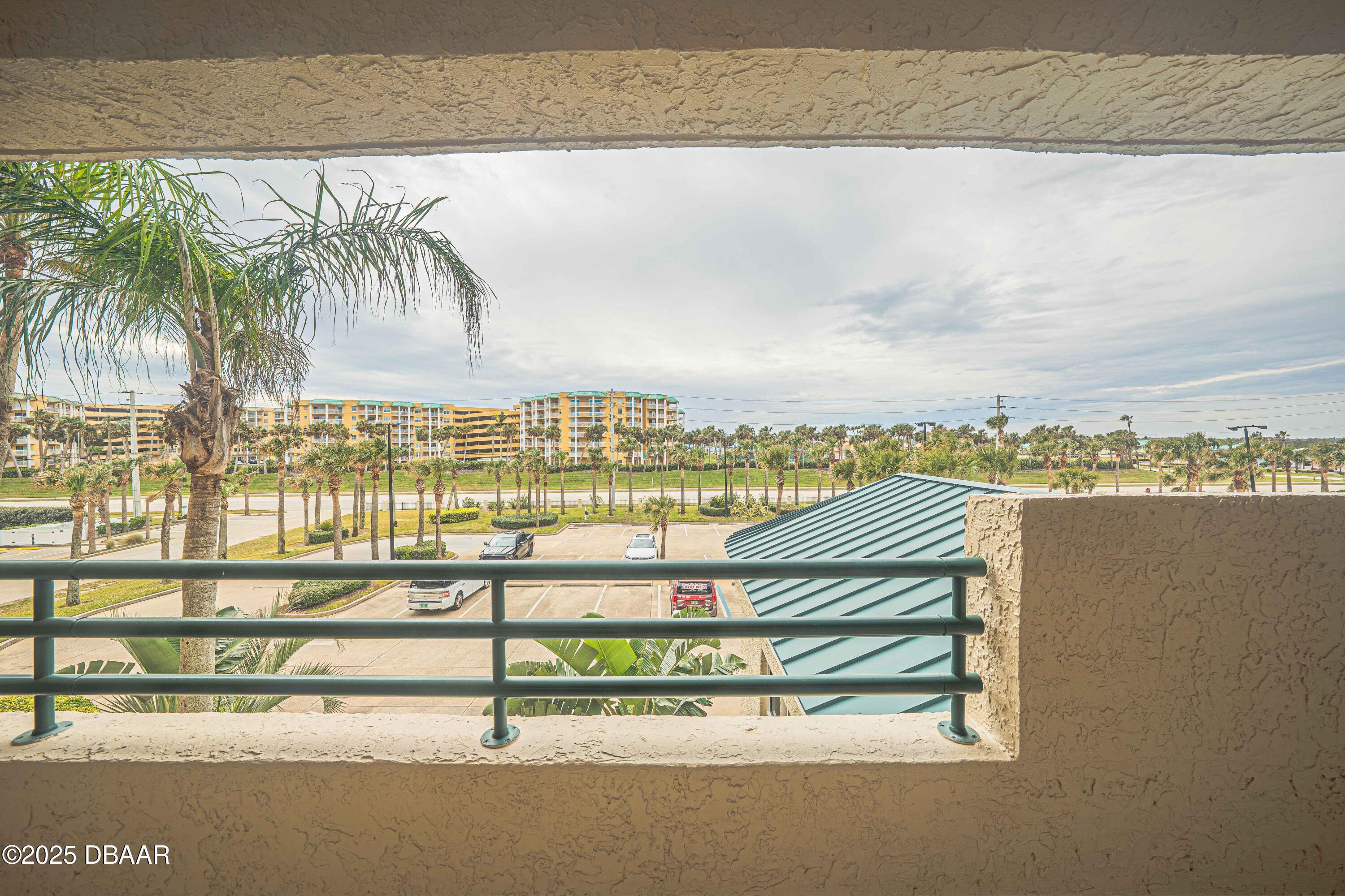 4631 S Atlantic Avenue, 8204