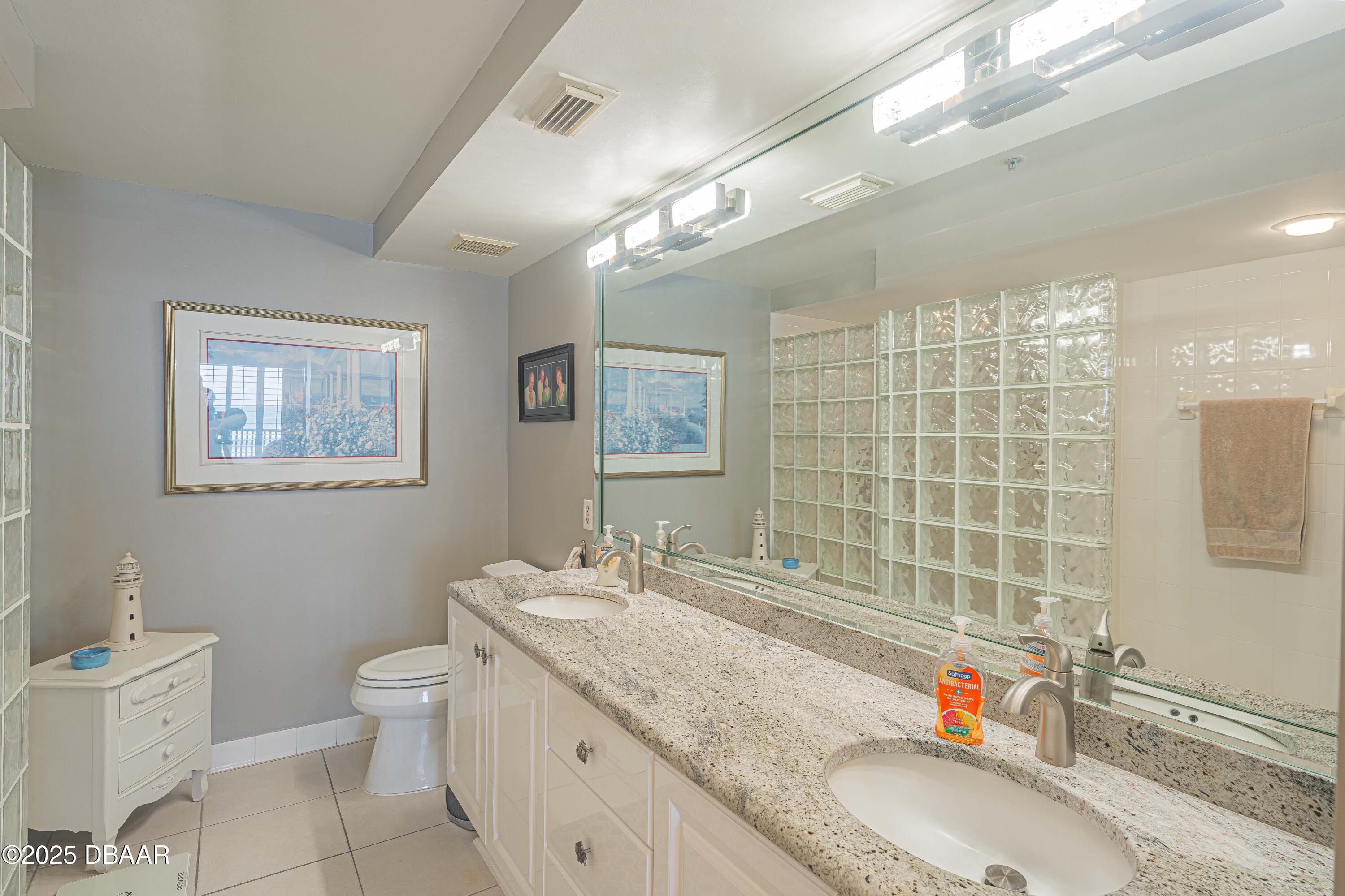 4631 S Atlantic Avenue, 8204