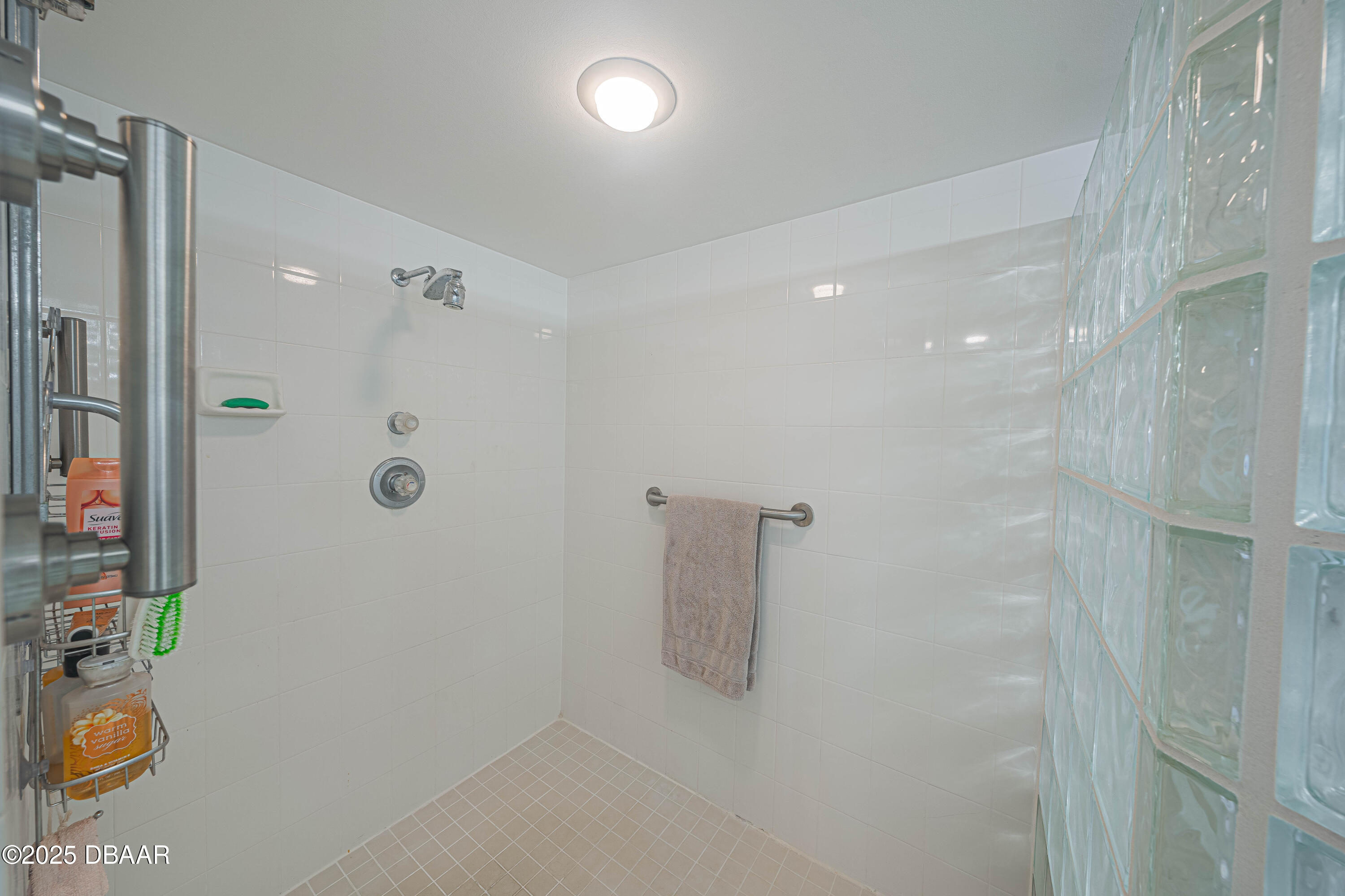 4631 S Atlantic Avenue, 8204
