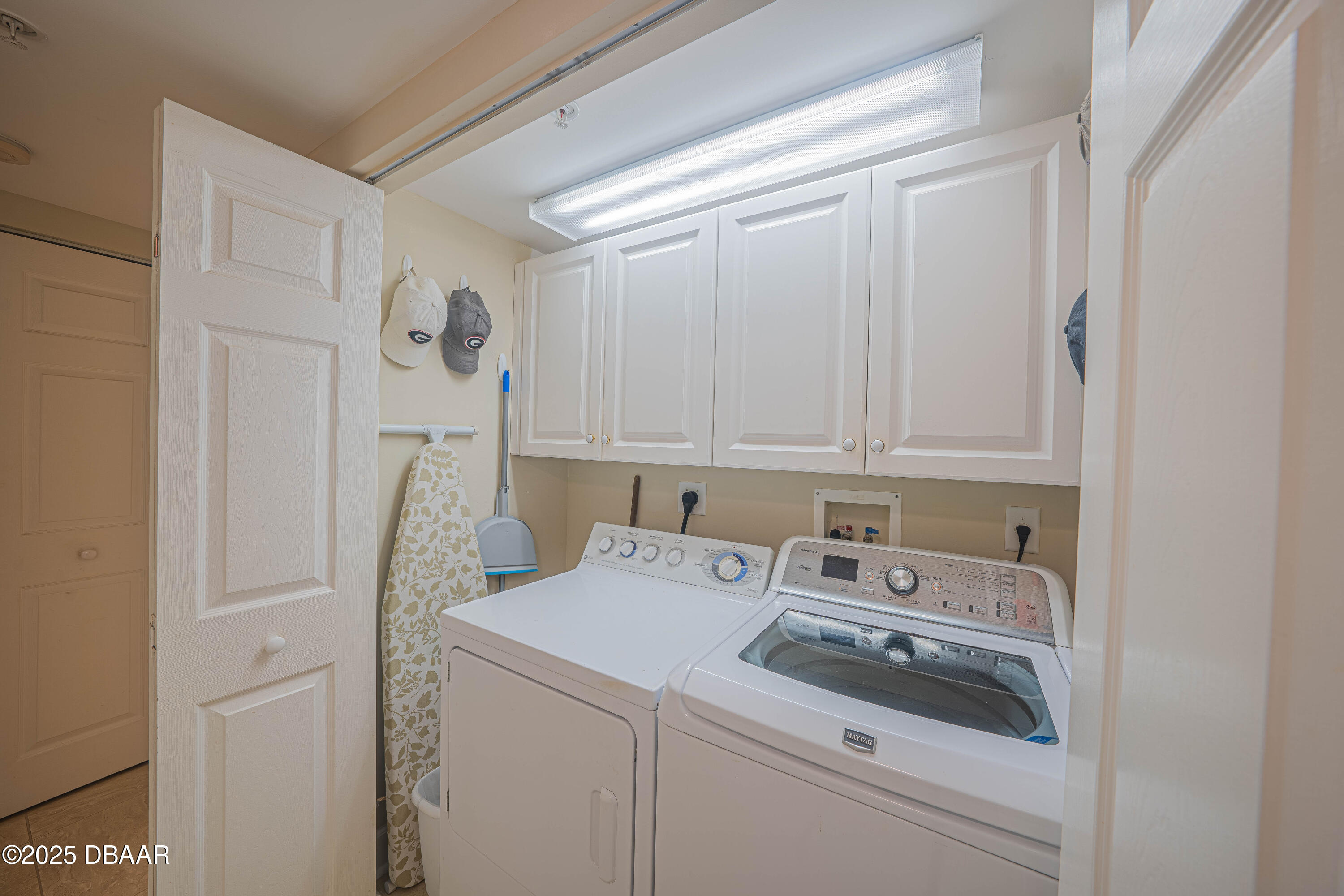 4631 S Atlantic Avenue, 8204