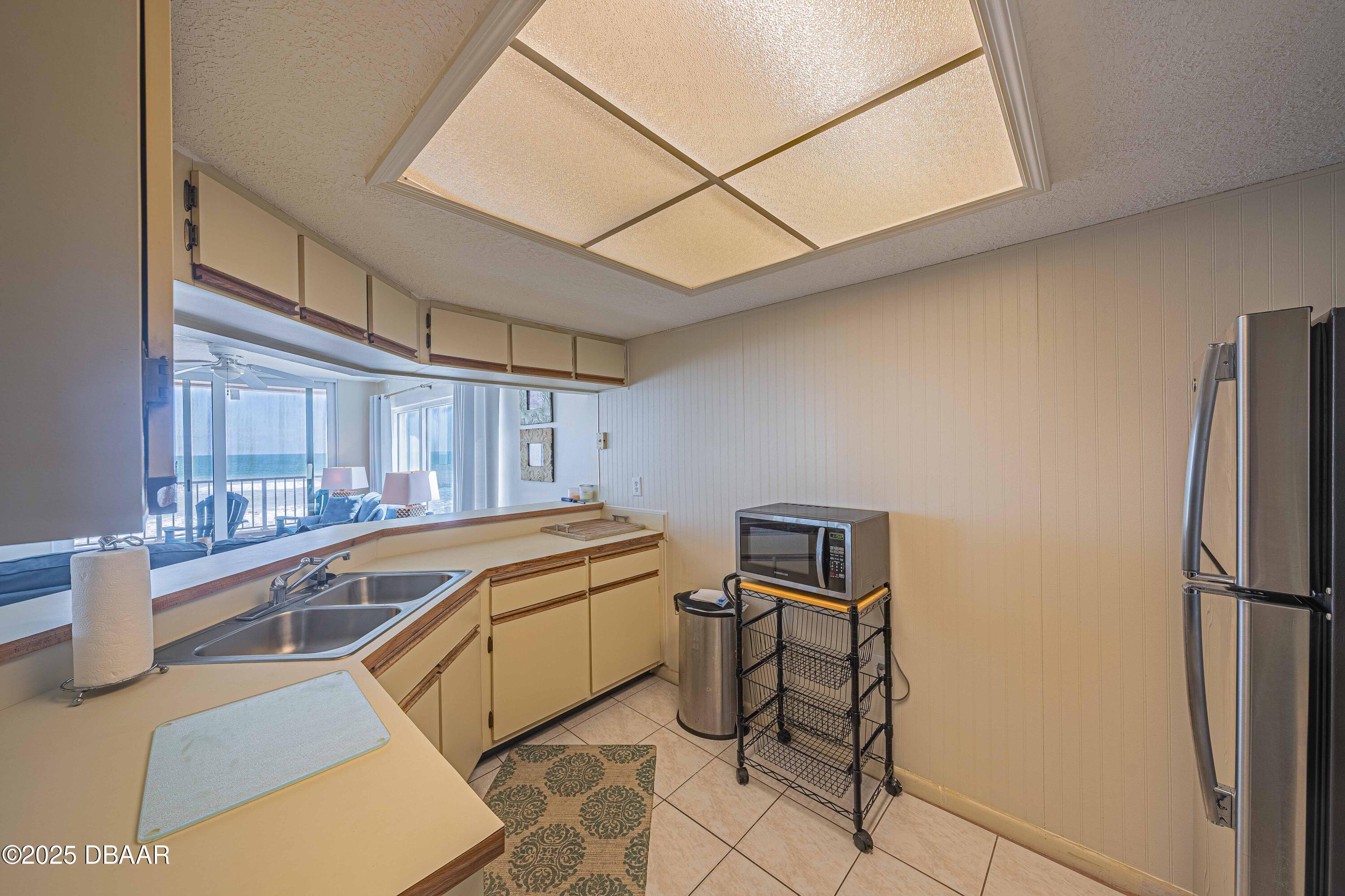 4453 S Atlantic Avenue, 411