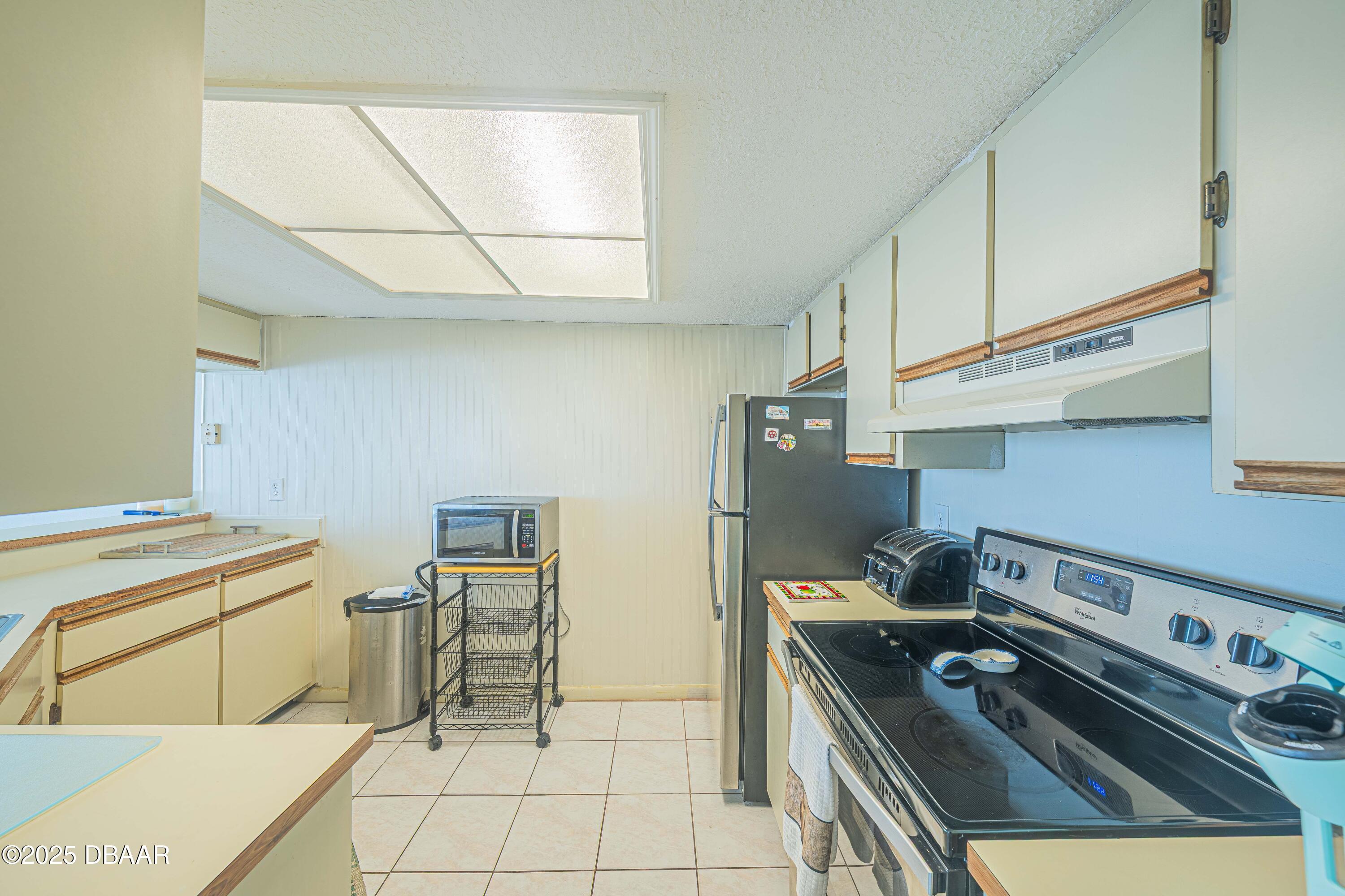 4453 S Atlantic Avenue, 411