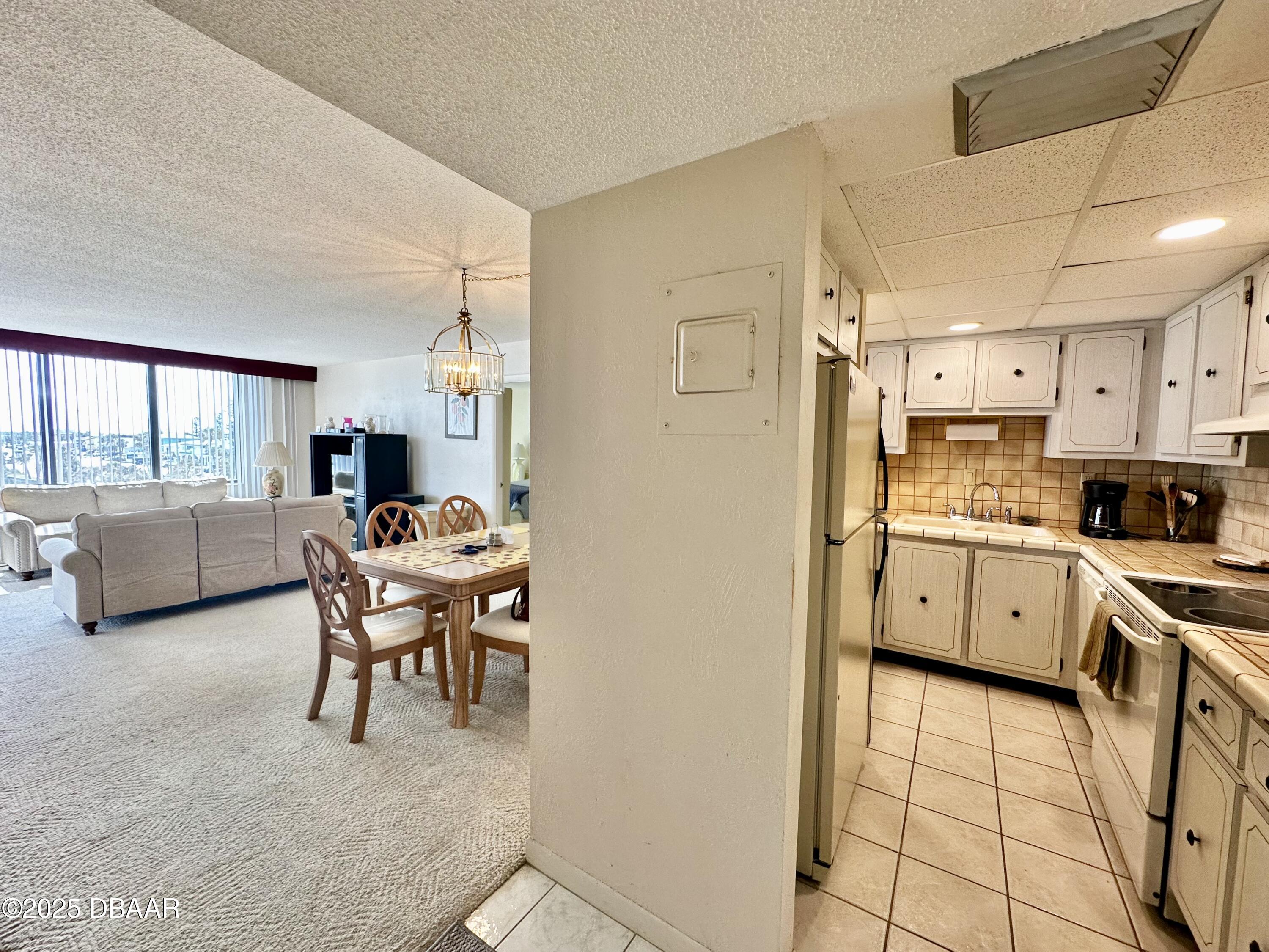 3051 S Atlantic Avenue, 302