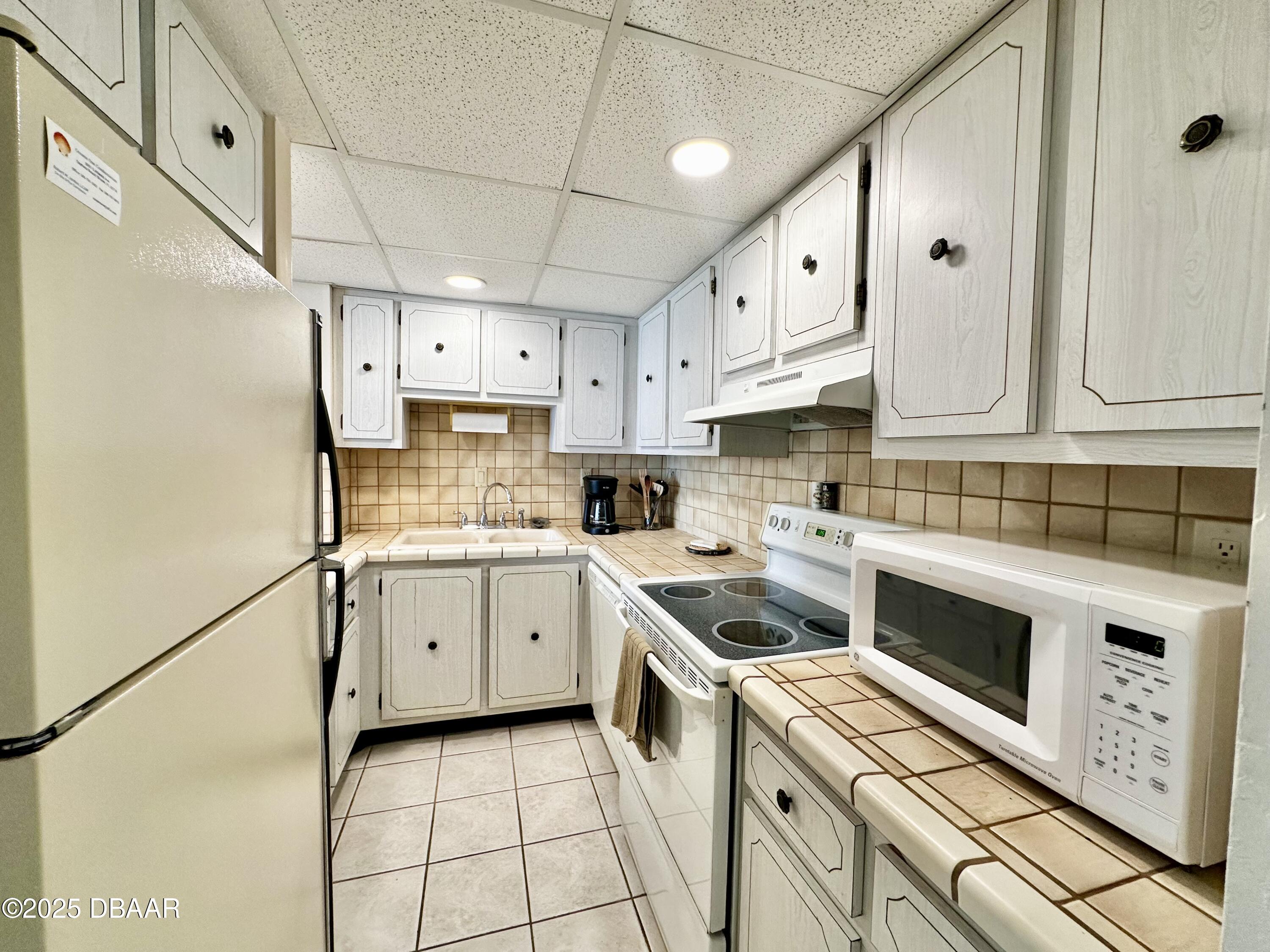 3051 S Atlantic Avenue, 302
