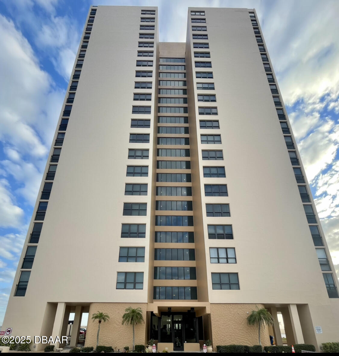 3051 S Atlantic Avenue, 302