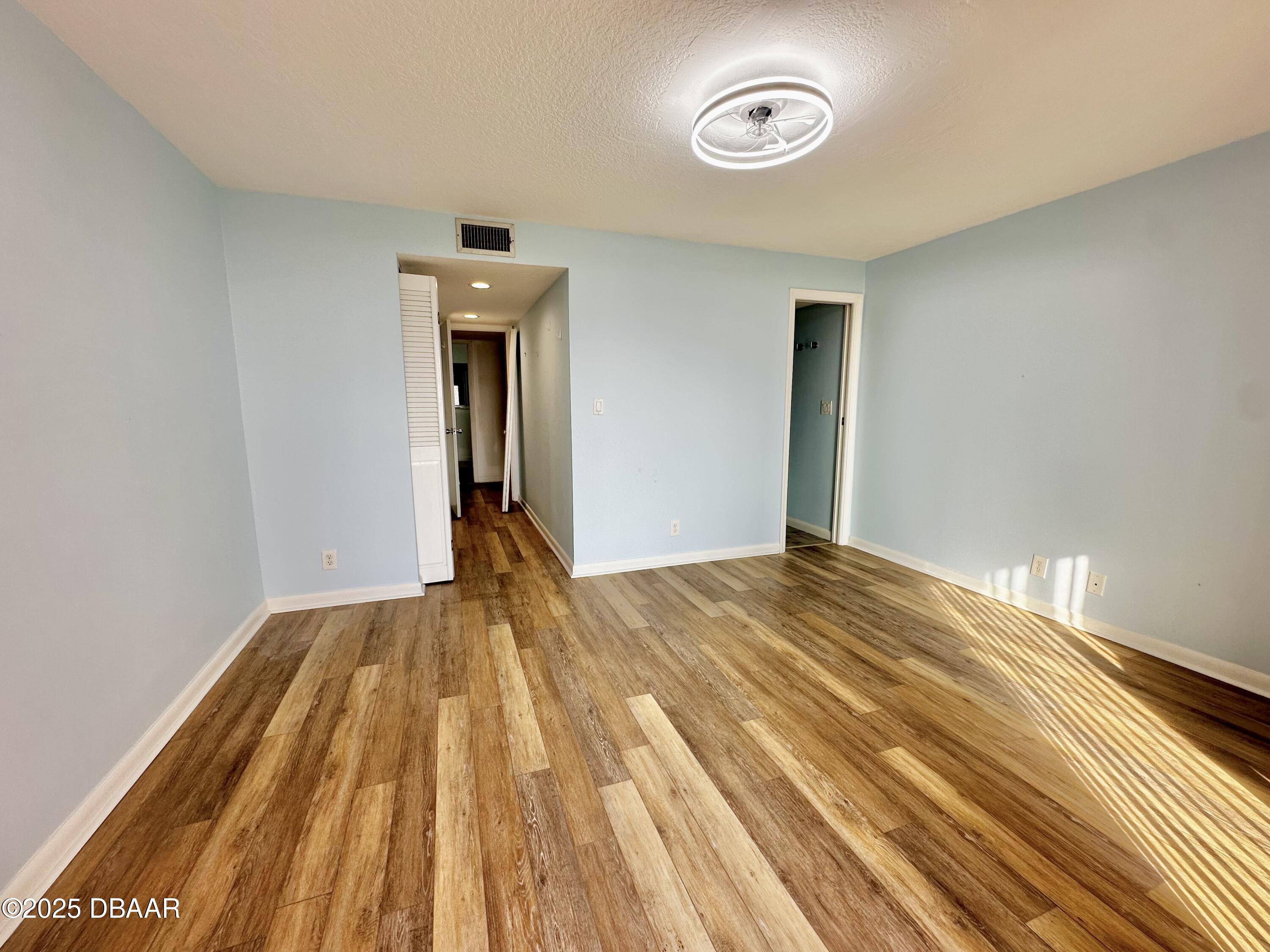 3845 S Atlantic Avenue, 1