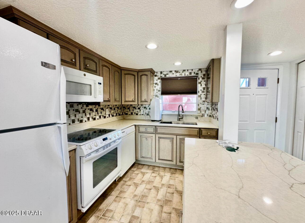 3845 S Atlantic Avenue, 1