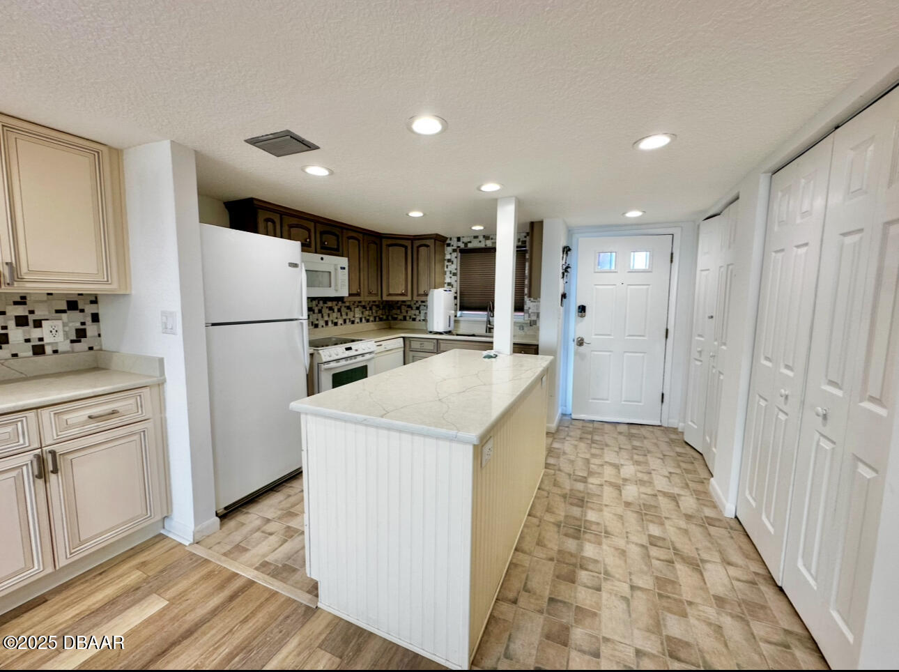 3845 S Atlantic Avenue, 1