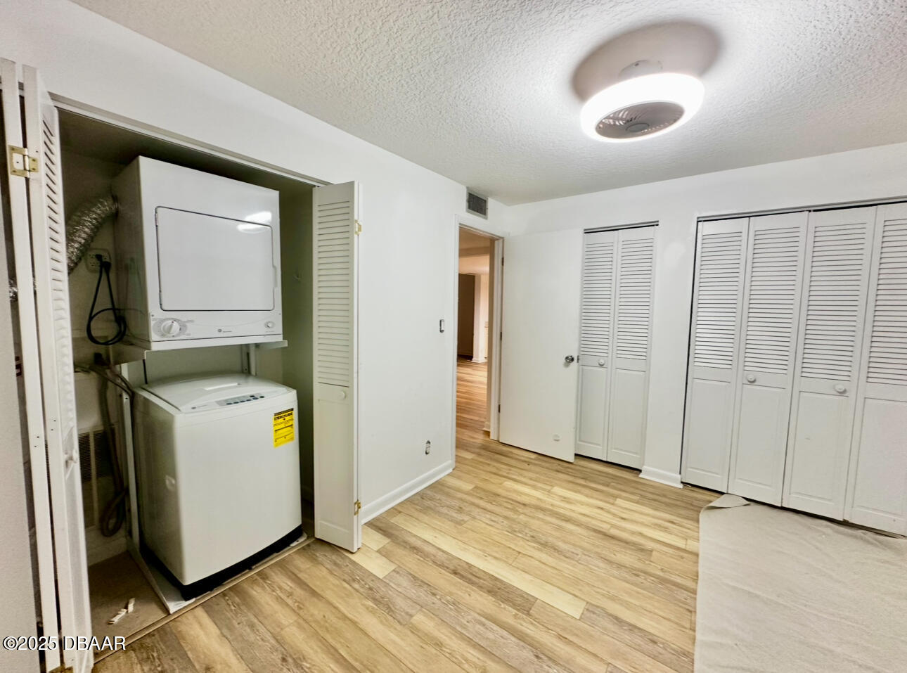 3845 S Atlantic Avenue, 1