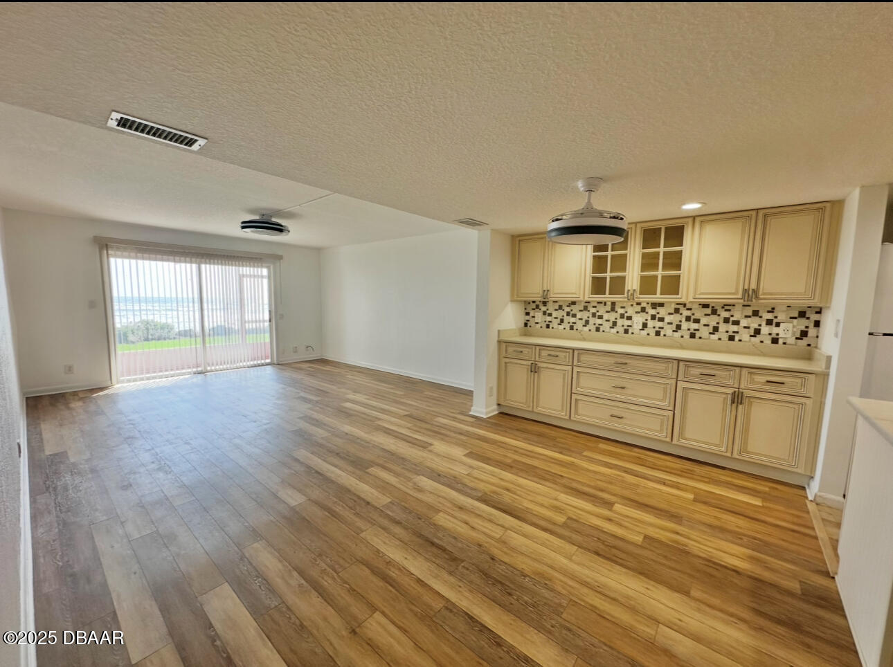 3845 S Atlantic Avenue, 1