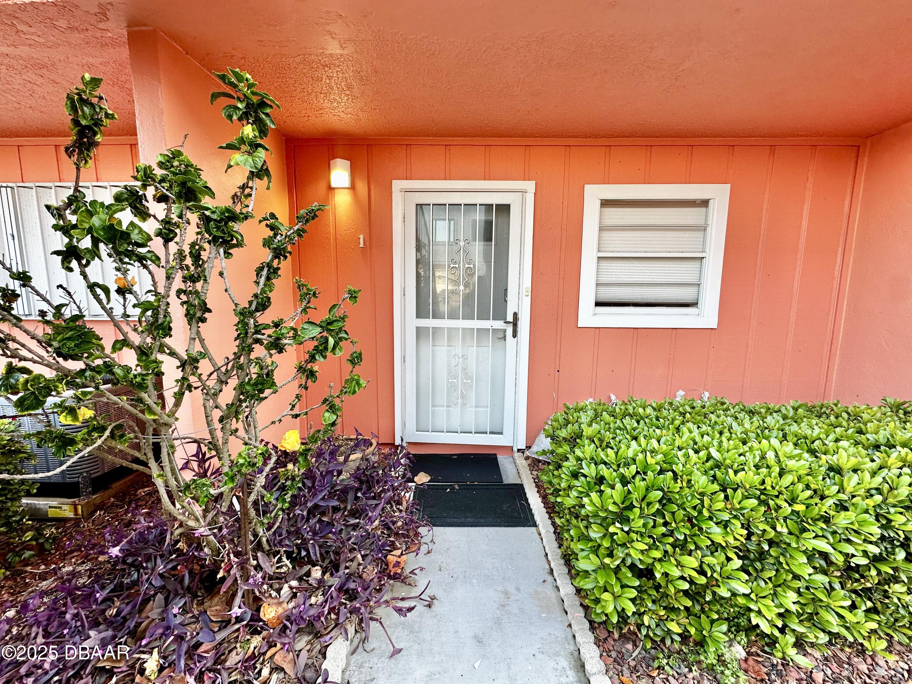 3845 S Atlantic Avenue, 1