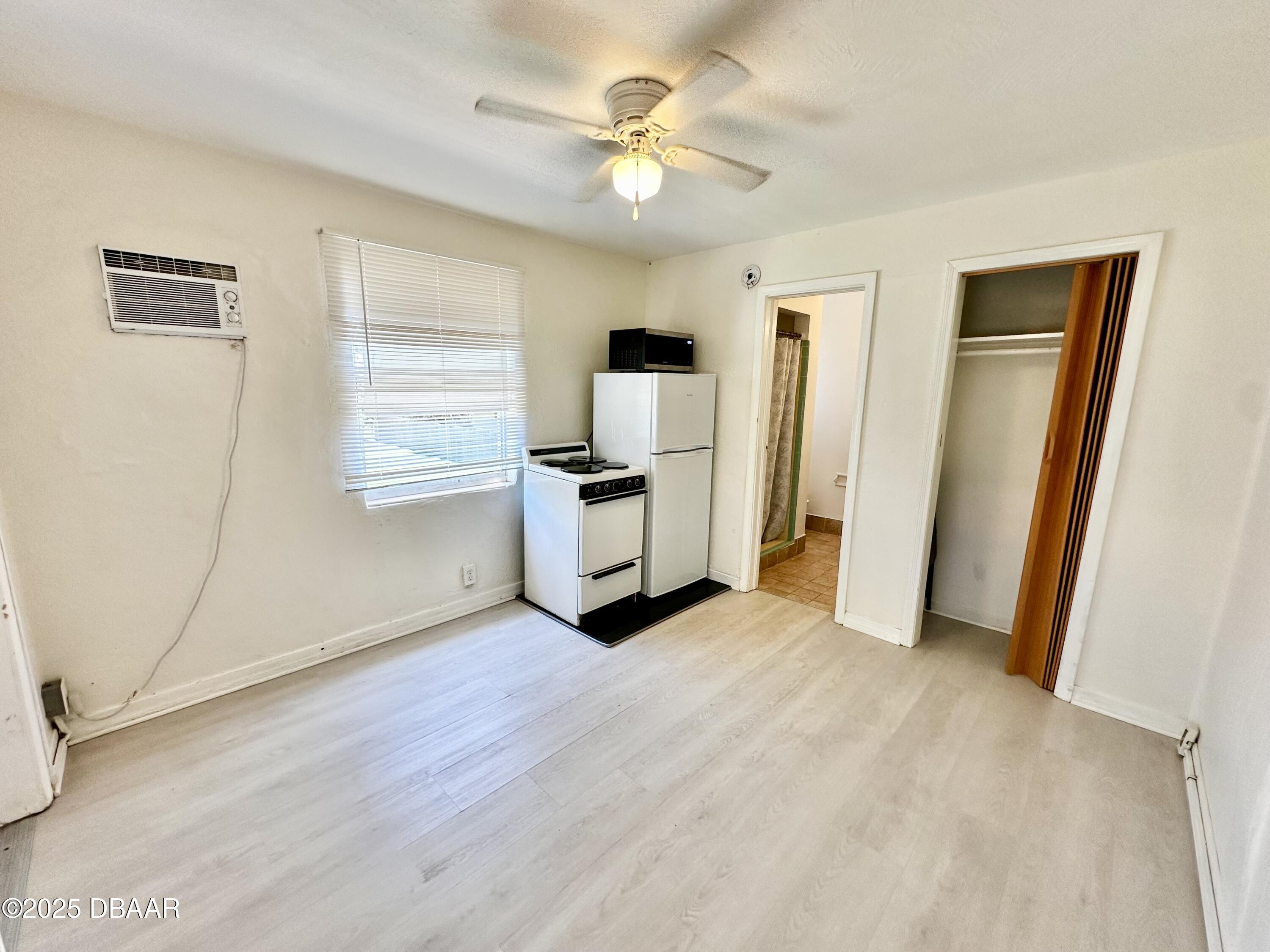 3226 S Atlantic Avenue, 5