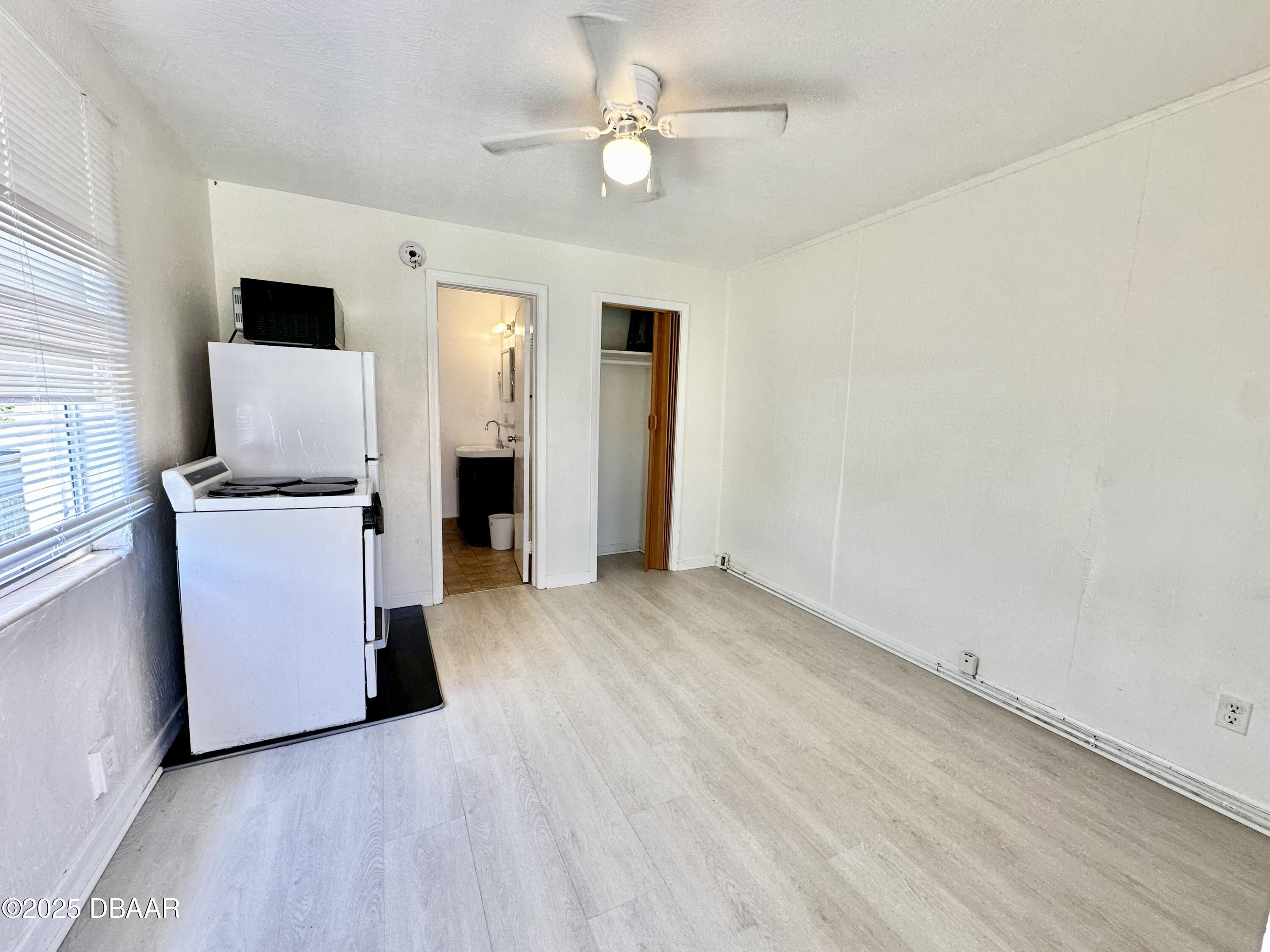 3226 S Atlantic Avenue, 5