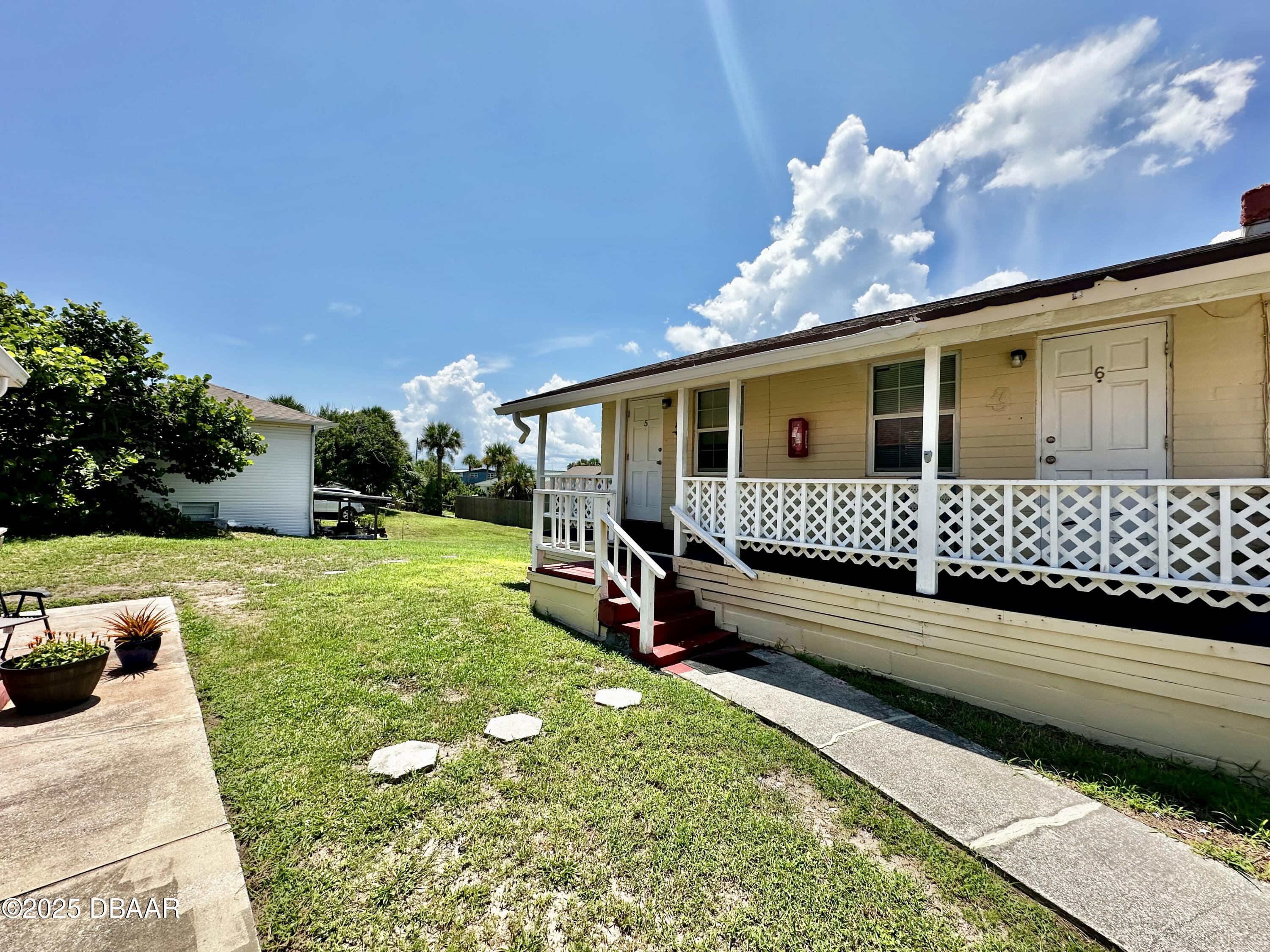 3226 S Atlantic Avenue, 5